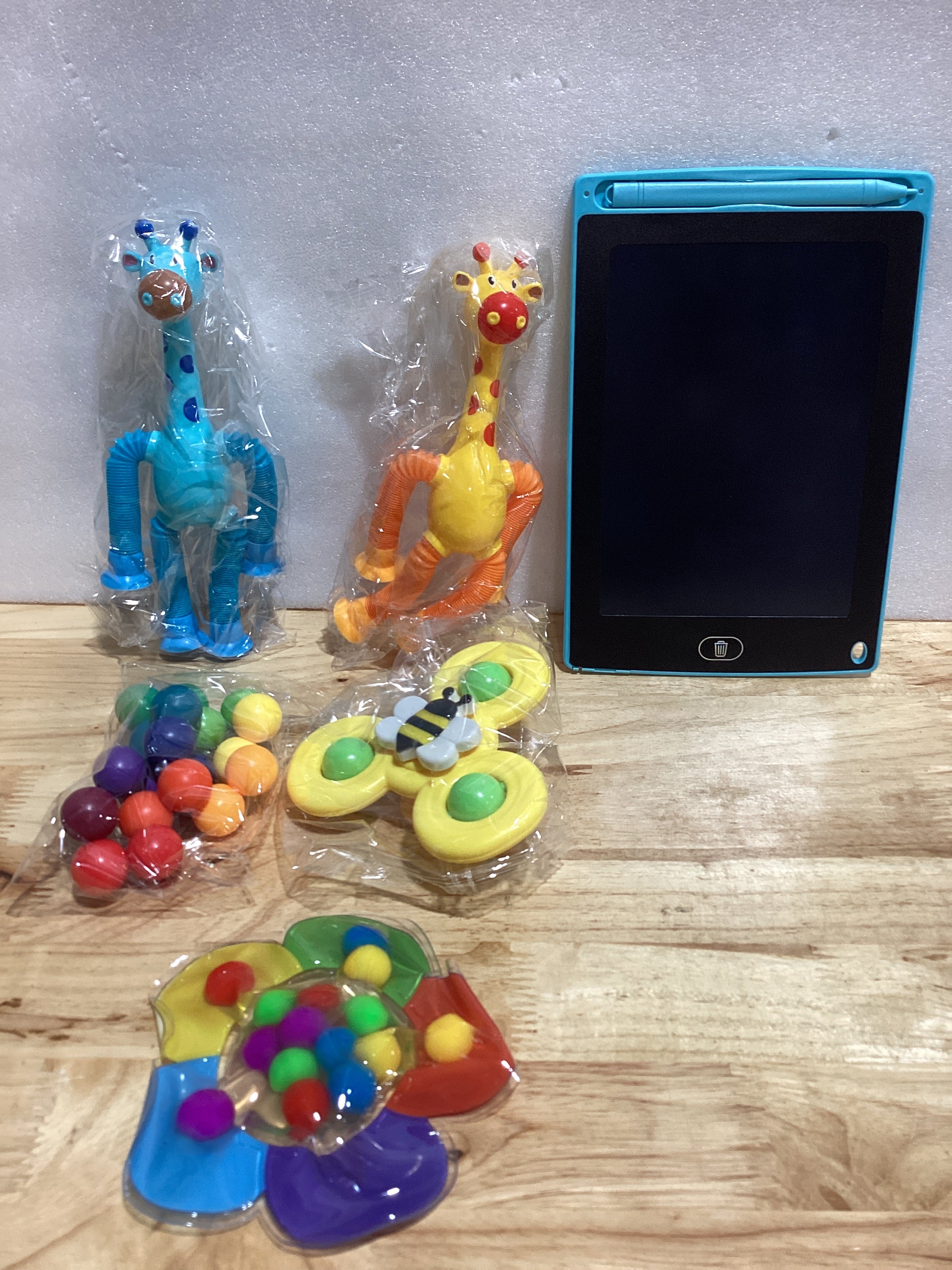 Regalos de San Valentín para niños, paquete de 6 juguetes sensoriales para el aula, juguetes de viaje para niños pequeños, autismo, avión, automóvil, actividades preescolares, viaje por carretera