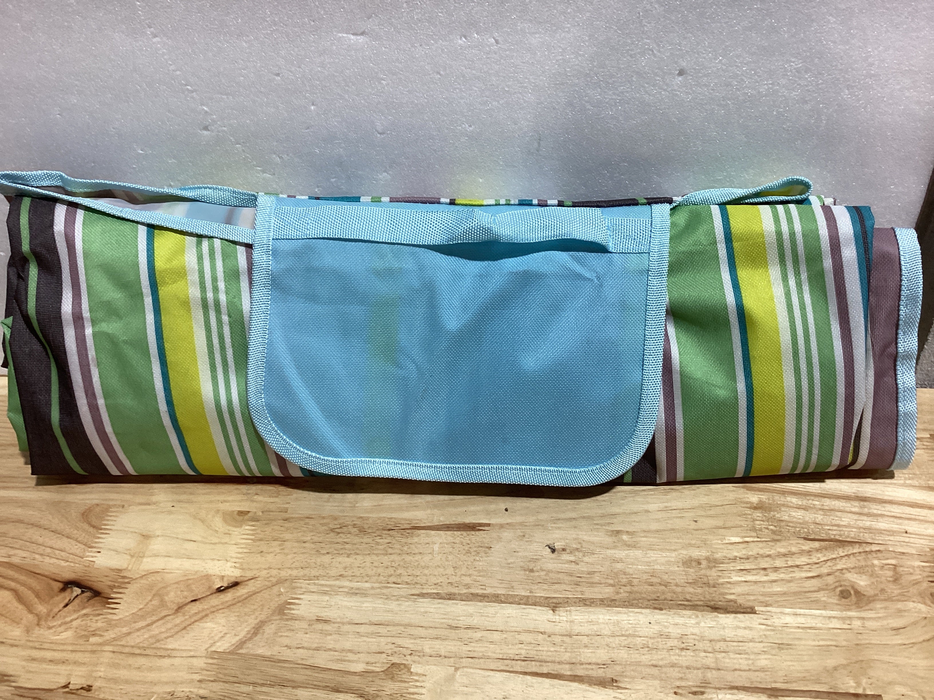 Manta de Picnic Impermeable 200x150 cm Extra Grande, Manta Picnic Plegable con Base PVC Antideslizante y Antiarena, Manta de Playa Lavable para Camping Jardín Parque Festival con Asa