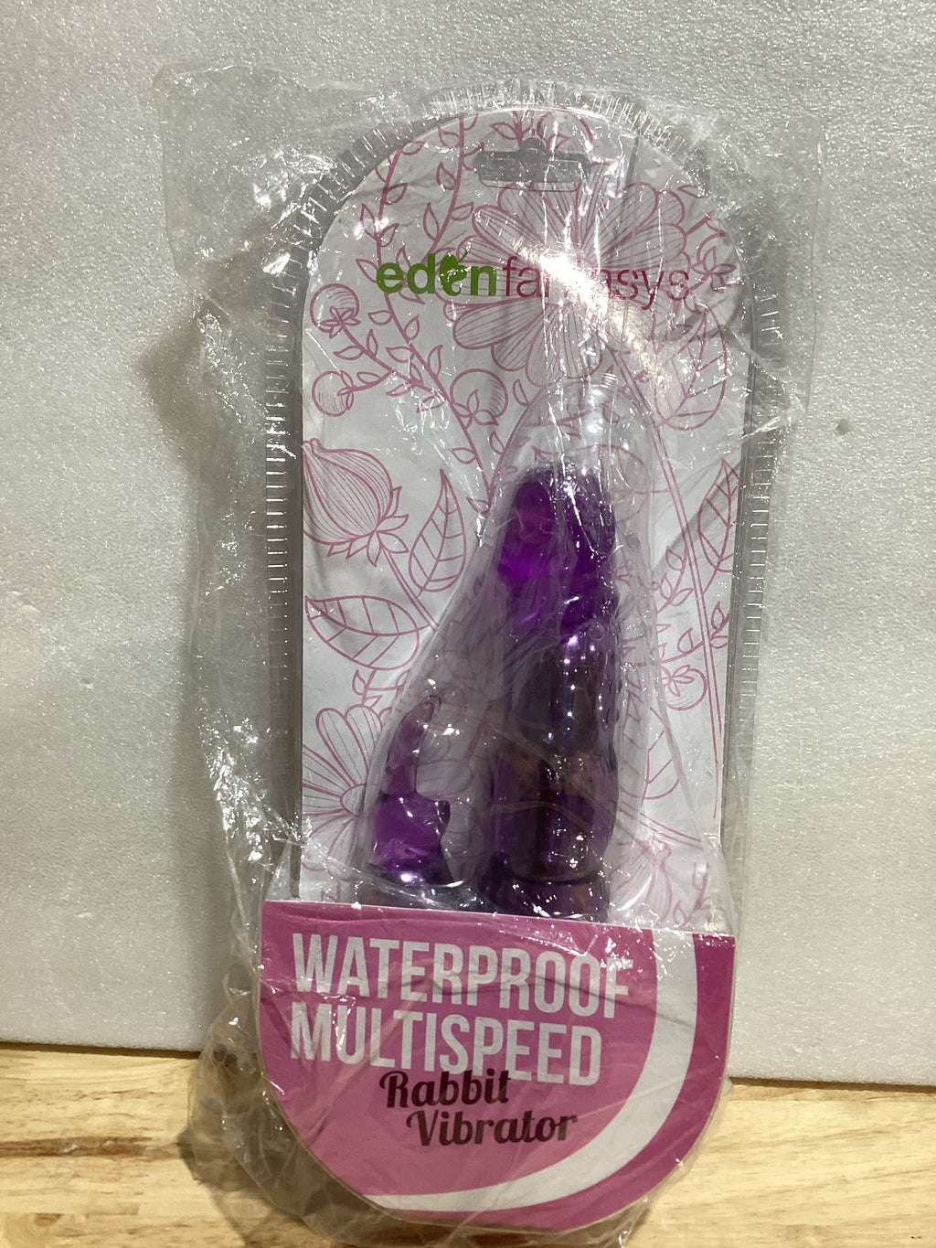 Te presentamos Crystal Rabbit: un vibrador con forma de conejo de doble estimulación, con dos potentes motores en su eje venoso que estimula el punto G y un adorable y clásico estimulador de clítoris con forma de conejito