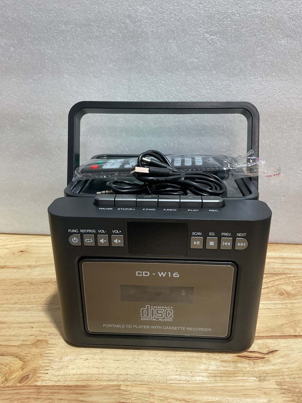 Boombox Retro CD y Casete con Bluetooth 5.1 — Batería 5000mAh, Altavoces 5W, Radio FM, Control Remoto, USB/AUX/SD