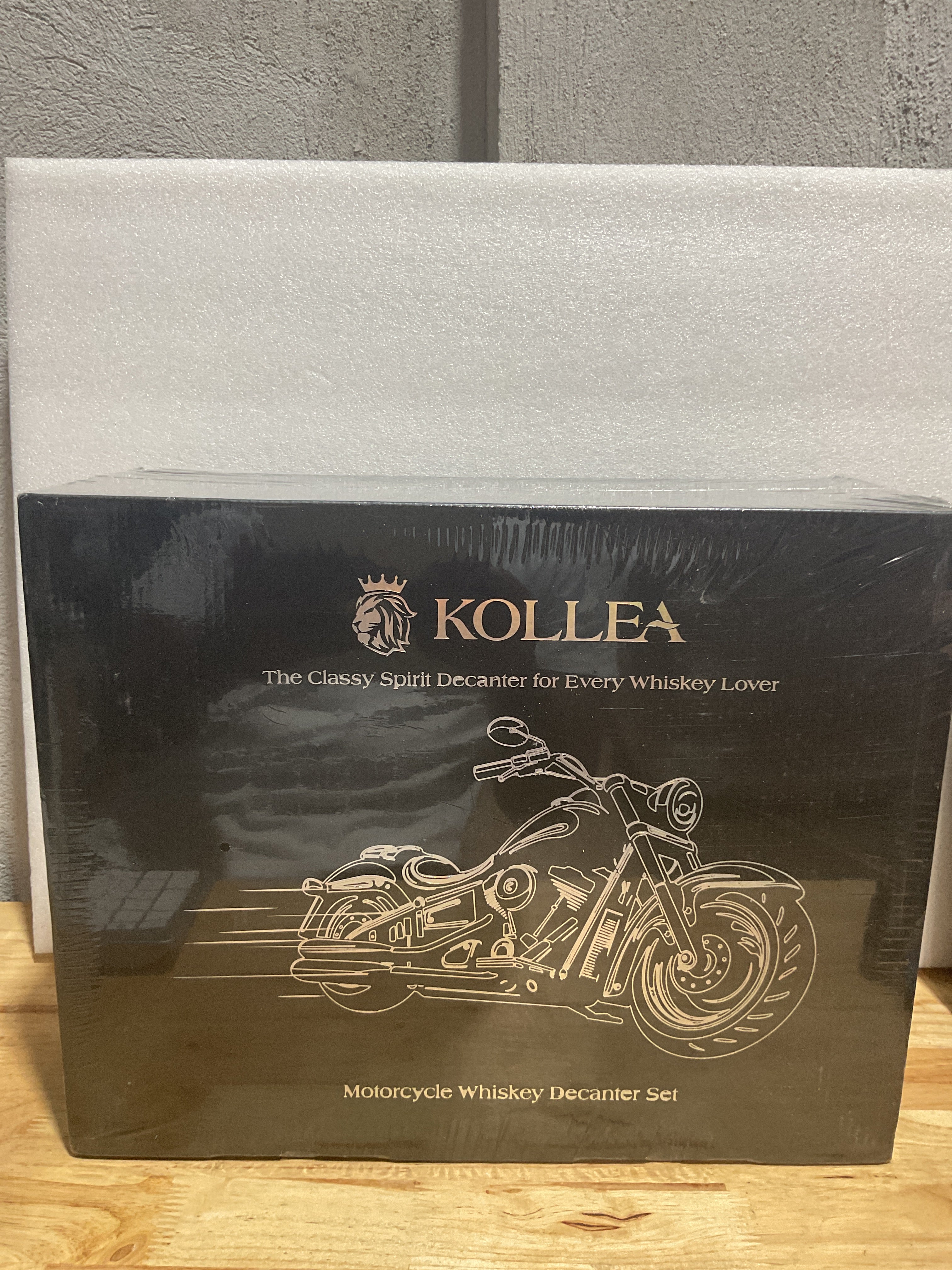 Set Decantador de Whisky Kollea Diseño Motocicleta con 2 Copas — Regalo Único para Hombre, Papá y Amantes de las Motos