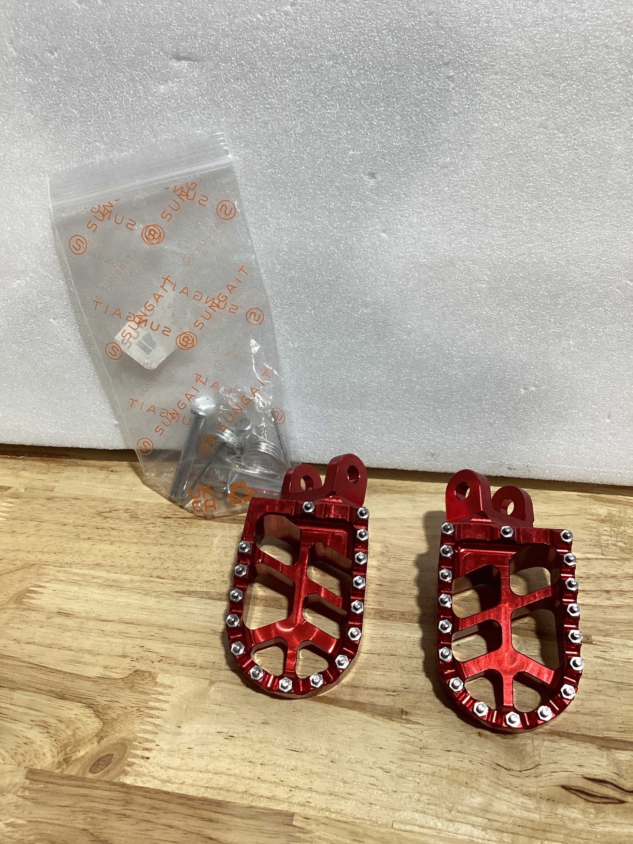 Estriberas CNC JFG RACING para Dirt Bike | Rojo | Compatible con Honda XR, CR, CRF, CRM y Kawasaki KLX250
