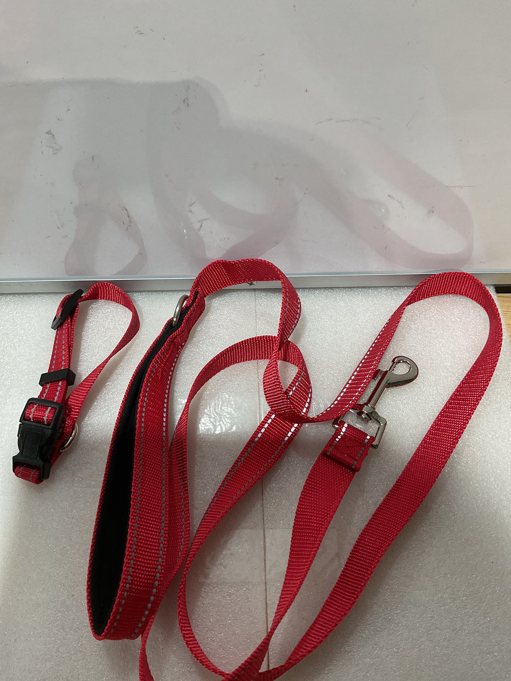 Collar Reflectivo Maiiu con Hebilla de Seguridad – Nylon Suave para Perros Pequeños, Medianos y Grandes (XS 5/8" Rojo + Correa)