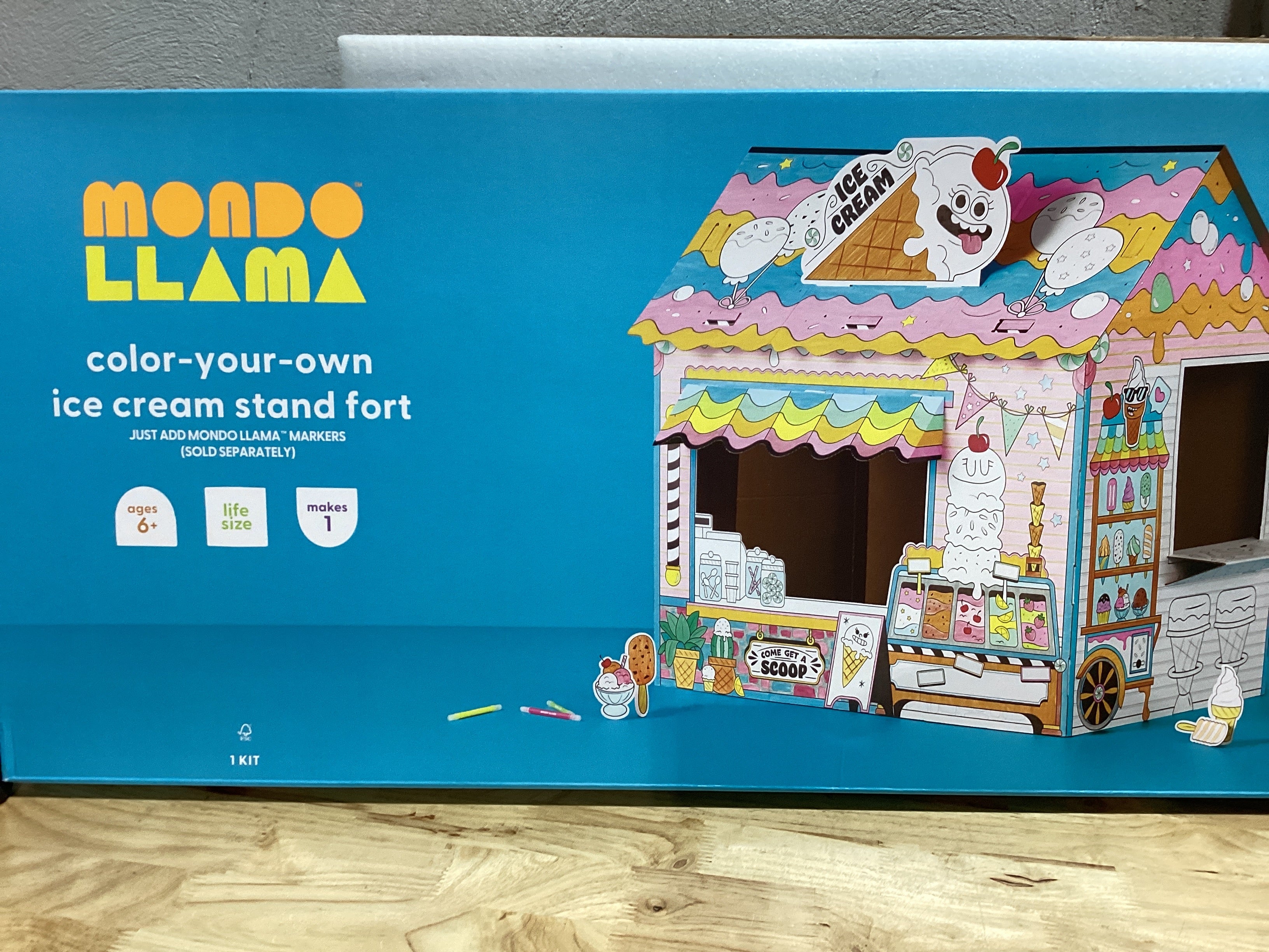 Mondo Llama – Color Your Own Ice Cream Stand Fort | Fuerte para Colorear de Helados