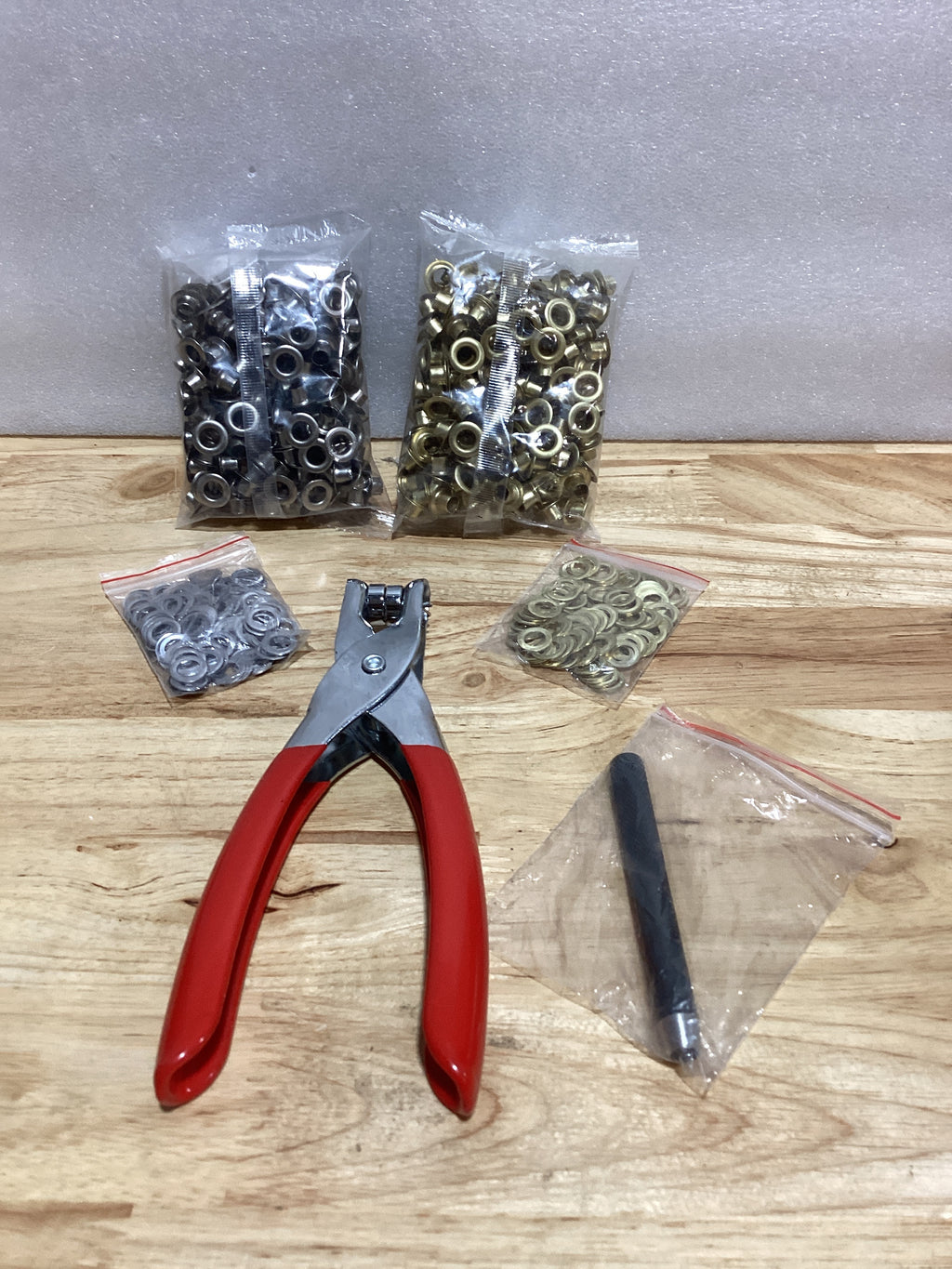 Kit de alicates para ojales completo, herramientas para ojales de 1/4 de pulgada con ojales metálicos, kit de prensa manual para ojales para manualidades de cuero (Diámetro interior 6.4 mm)