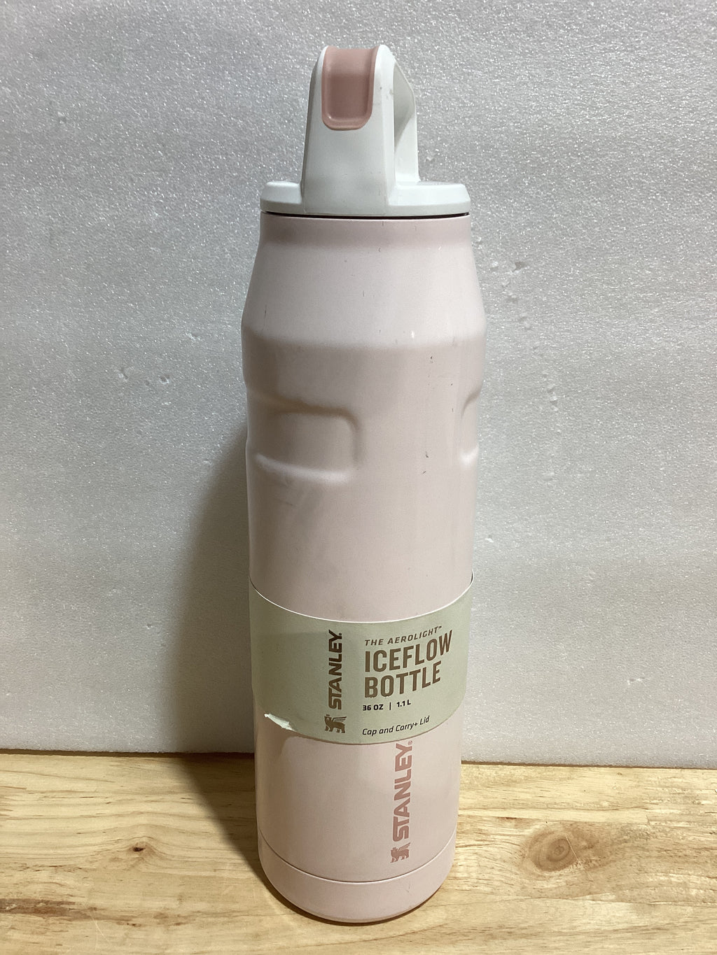 Botella de Agua Stanley IceFlow 36oz — Acero Inoxidable Aislada, BPA-Free | ⚠️ Detalles Superficiales Mínimos