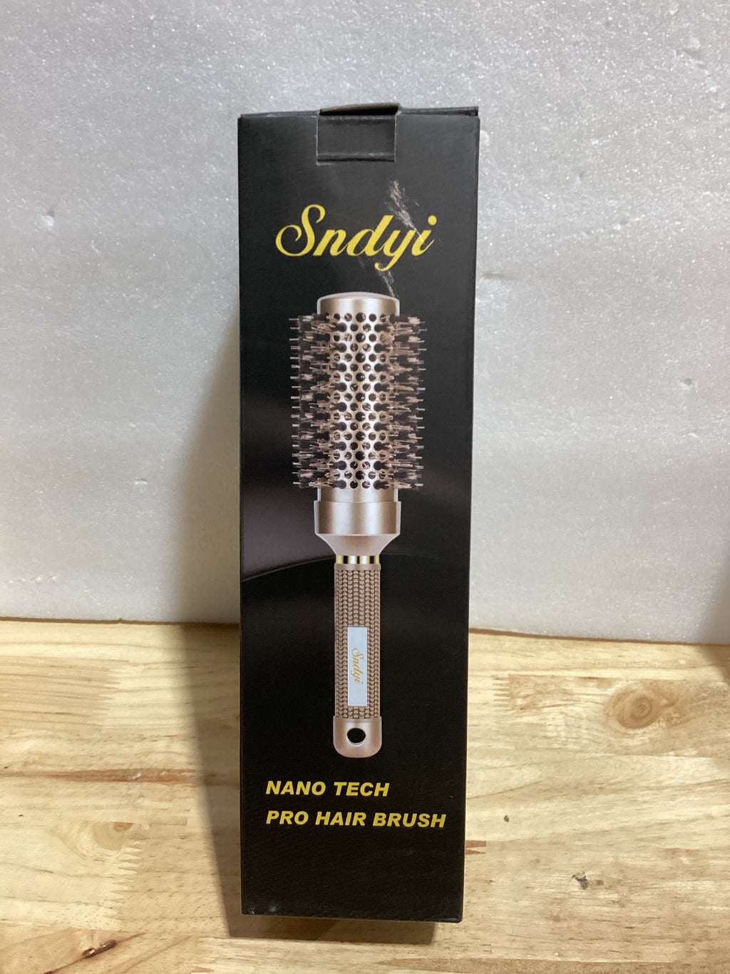 Sndyi Cepillo redondo pequeño para peinado, cepillo de cabello redondo iónico de cerámica nano térmica con cerdas de jabalí, aumenta el brillo y el volumen, para cabello corto con secado rápido