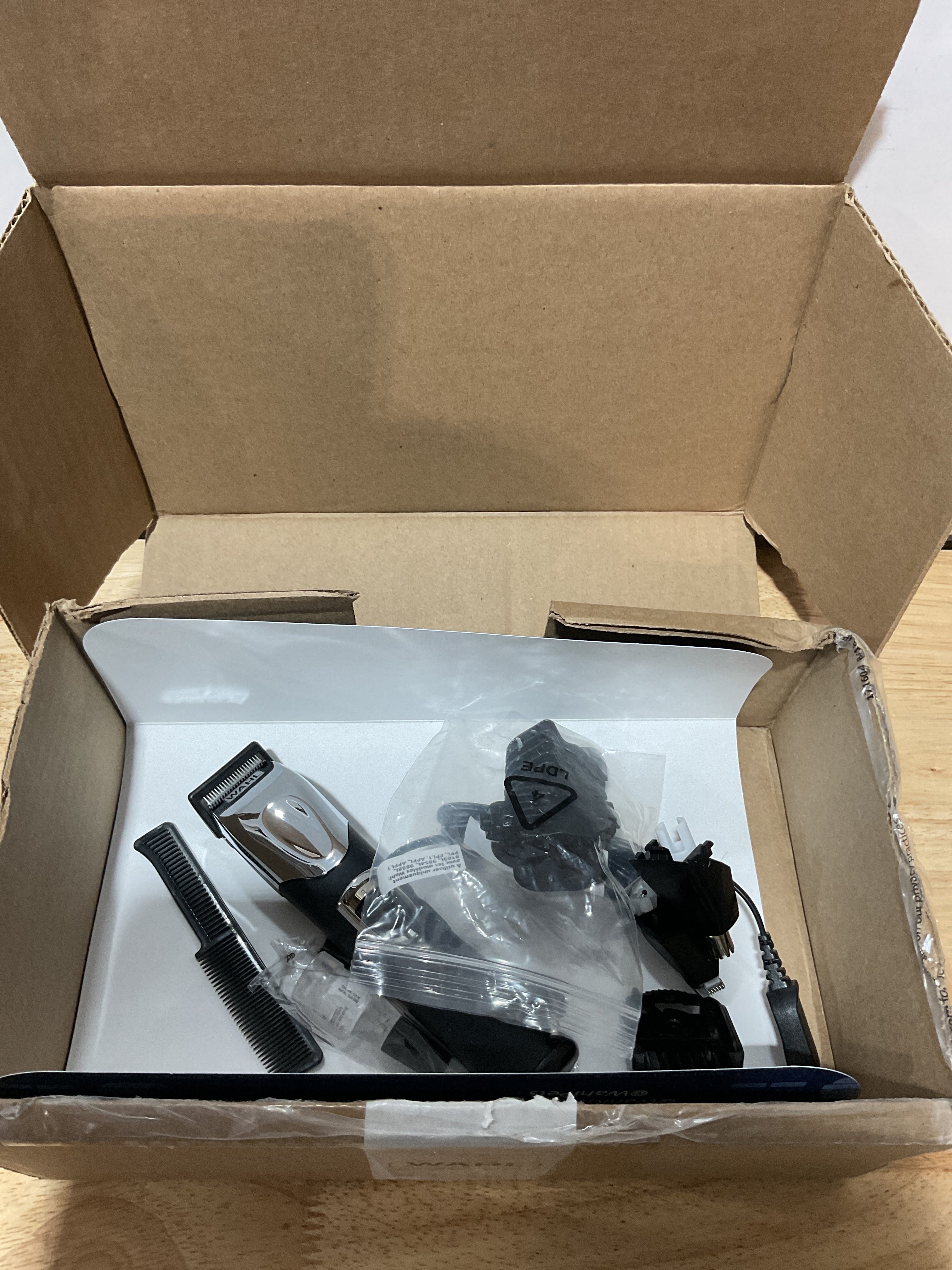 Wahl Recortadora de Barba Todo en Uno con Batería de Litio – Model 9854-600B