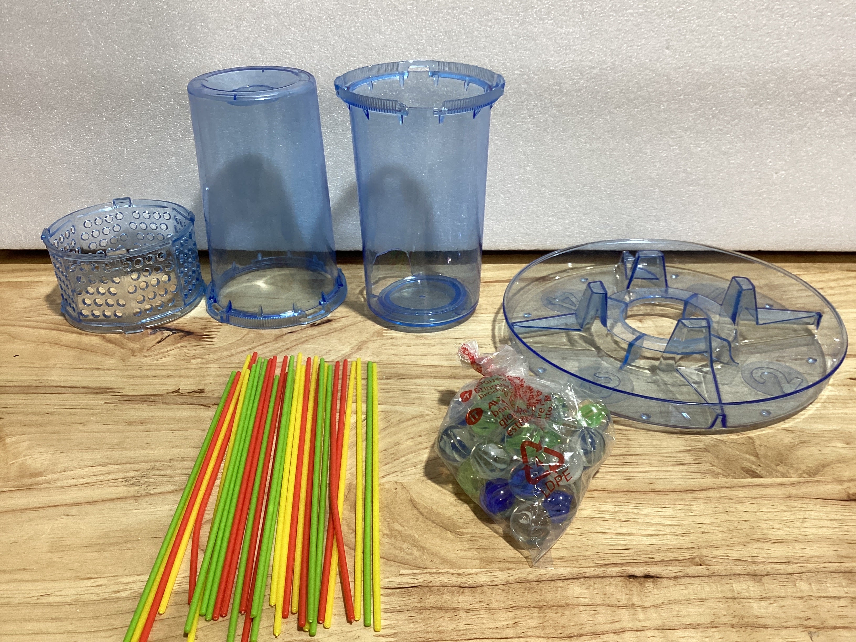 NOTA IMPORTANTE: EL ARTÍCULO PRESENTA UNA QUEBRADURA, NO AFECTA SU FUNCIONAMIENTO – Ker Plunk Juego "Don't Let the Marbles Fall" ("No dejes que caigan las canicas"), Multicolor