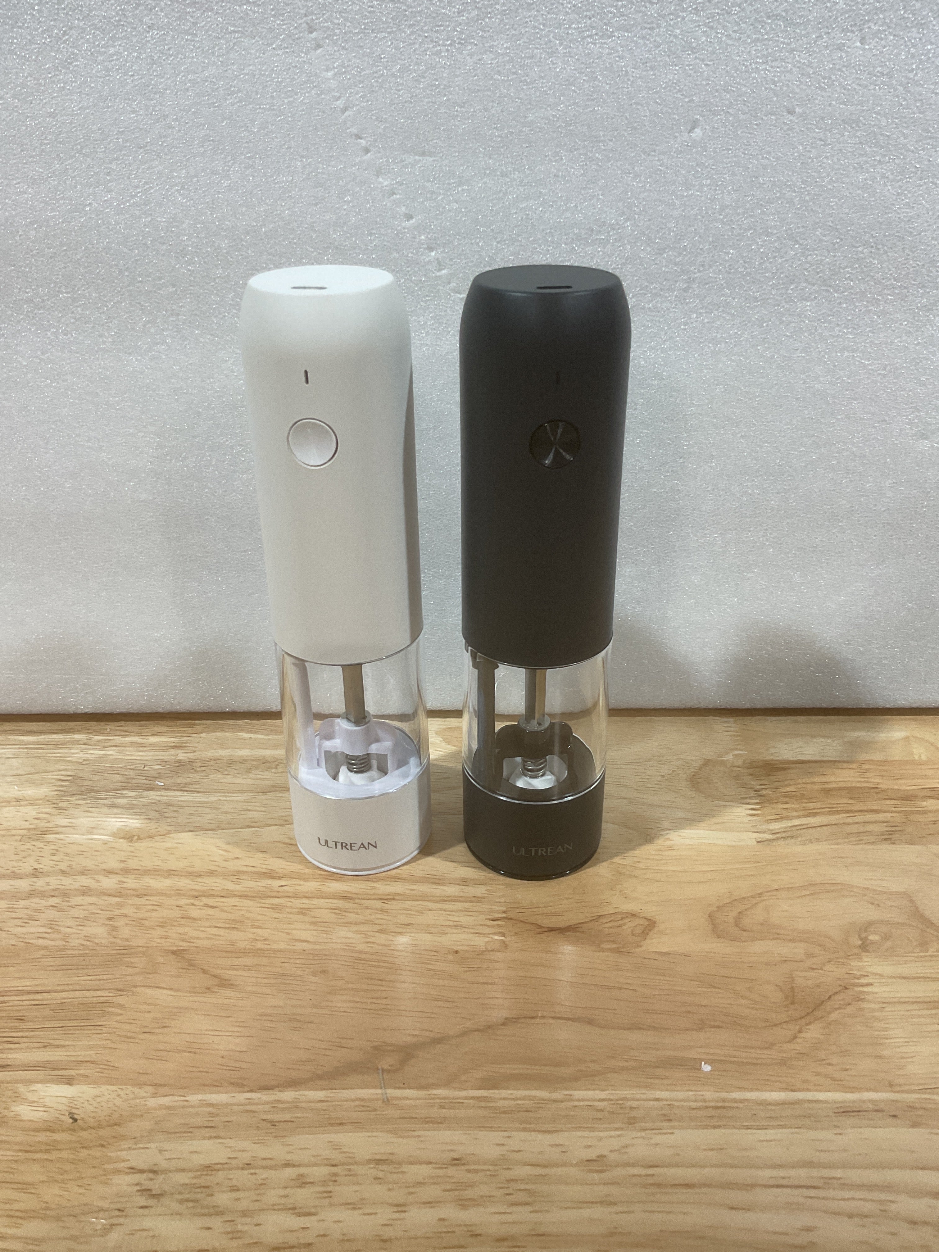 Set de Molinillos de Sal y Pimienta Ultrean – Recargable USB-C, 6 Niveles y Luz LED (Blanco y Negro)