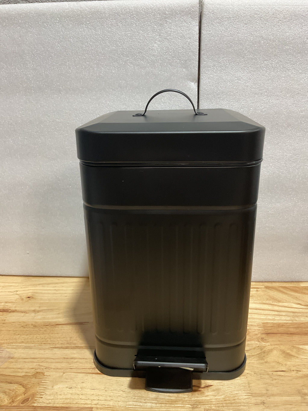 Basurero Retro con Pedal y Tapa Silenciosa 5L – Acero Inoxidable Negro