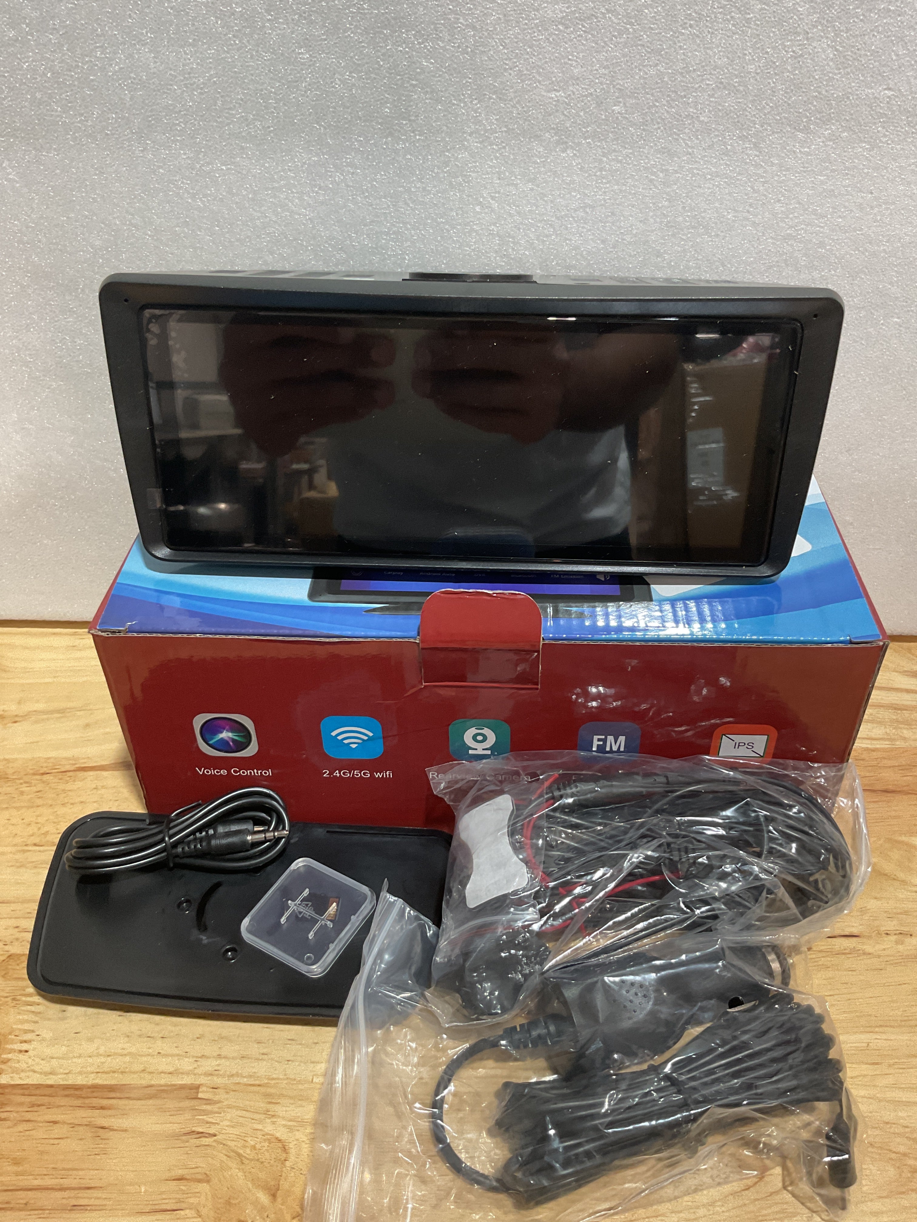 Apenet CarPlay Screen 8.1" con Dash Cam 2K y Cámara de Reversa 1080P