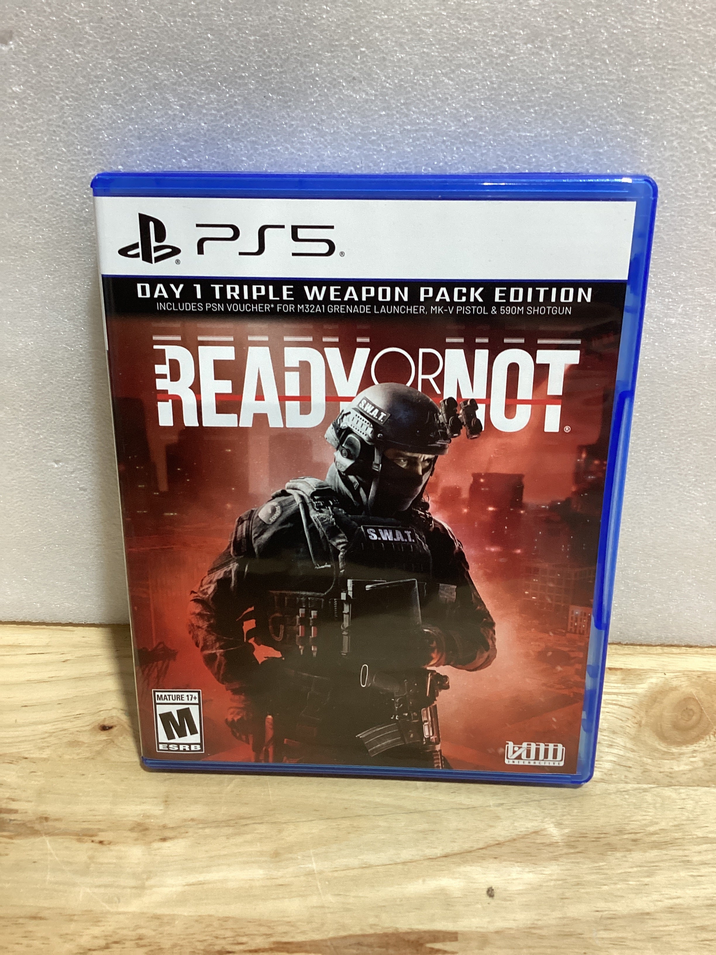 Ready or Not — Edición Day 1 para PlayStation 5 | Videojuego de Acción Táctica