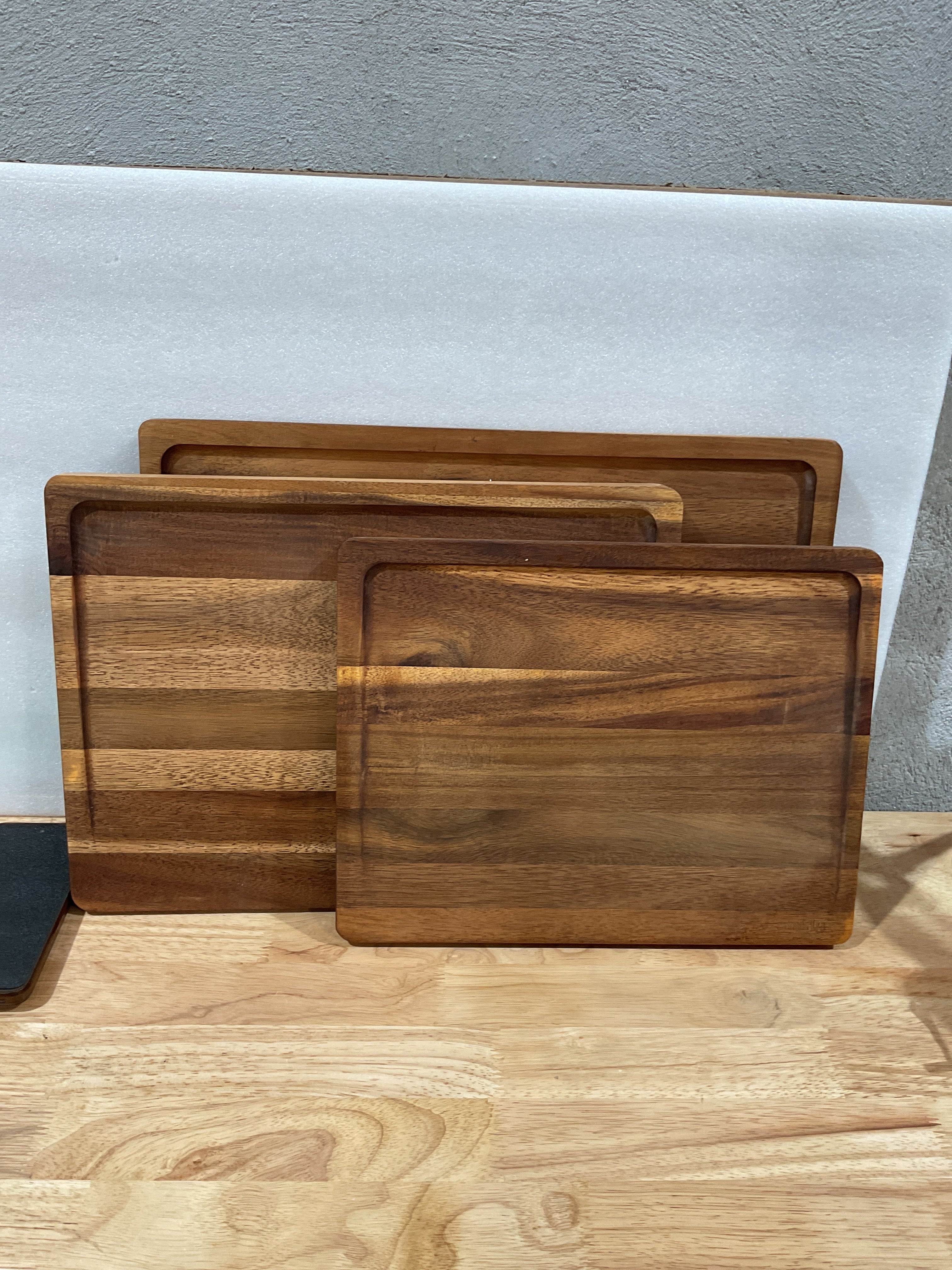 Set de 3 Tablas de Cortar de Madera de Acacia SMIRLY – Antideslizantes, Fáciles de Limpiar y Elegantes para Cocina