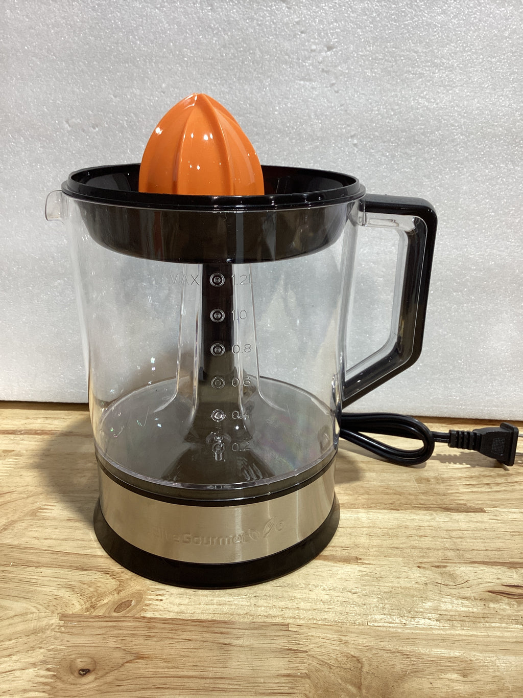 Elite Gourmet ETS740 Exprimidor eléctrico de cítricos de 40 W sin BPA con 2 conos, compacto, gran volumen, control de pulpa, naranjas, limones, limas, pomelos con boquilla fácil de verter, 1.2 L