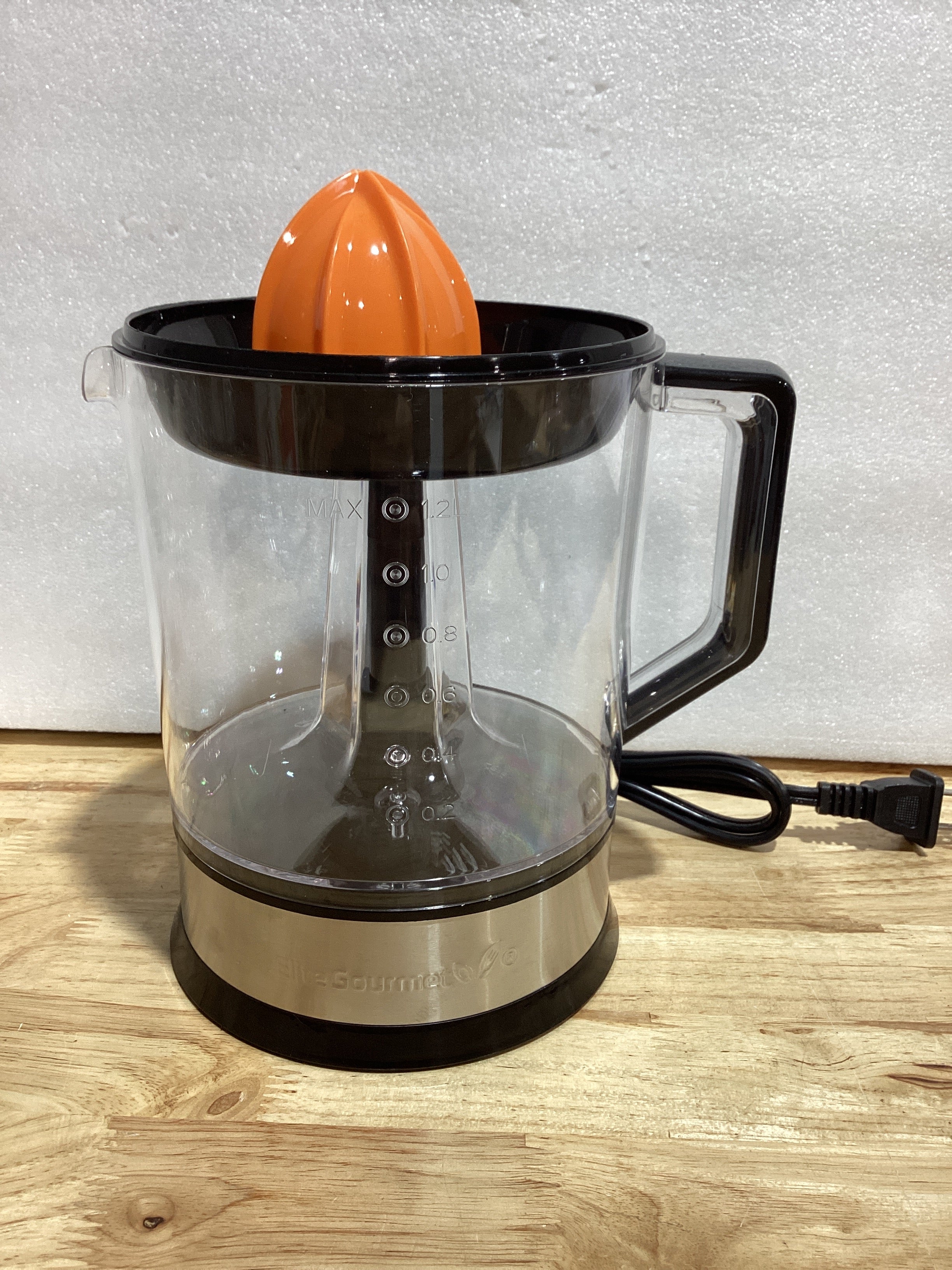 Elite Gourmet ETS740 Exprimidor eléctrico de cítricos de 40 W sin BPA con 2 conos, compacto, gran volumen, control de pulpa, naranjas, limones, limas, pomelos con boquilla fácil de verter, 1.2 L