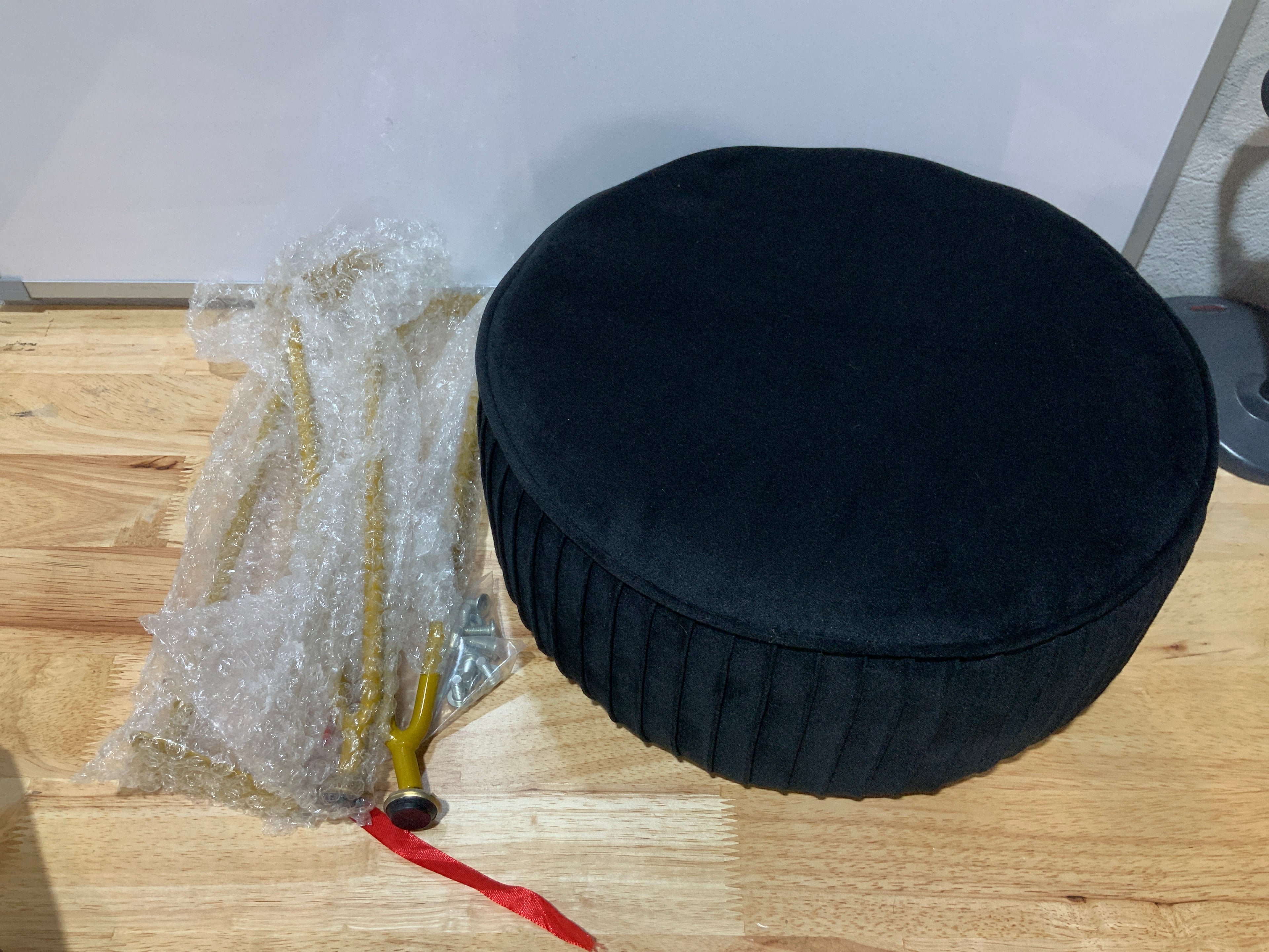 Taburete de Tocador en Terciopelo – Silla Redonda con Patas Metálicas Ajustables y Asiento Acolchado | Negro