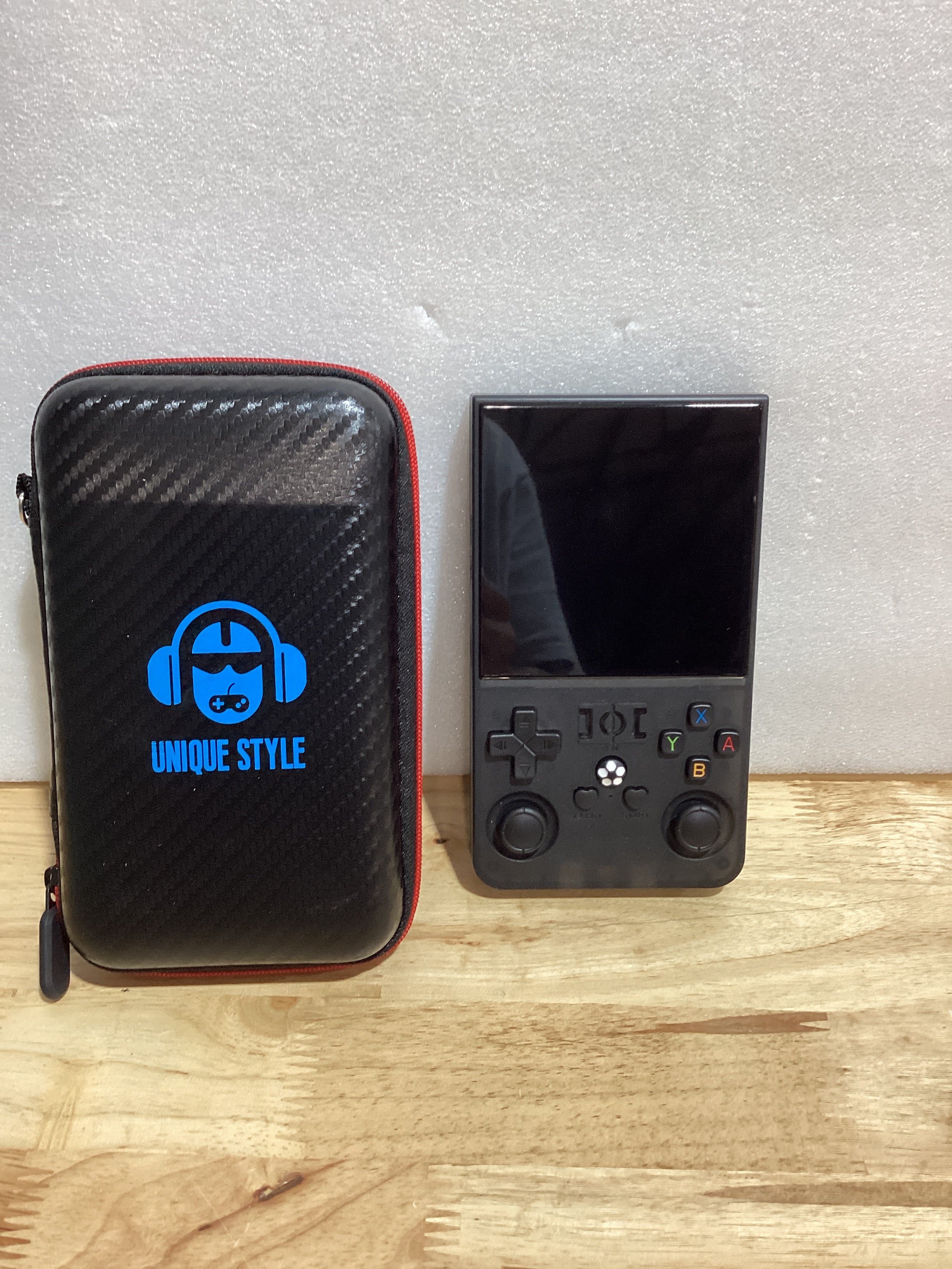 R36MAX Consola Retro Portátil con Pantalla IPS HD 4.0", 64GB, Sistema Linux Open Source y Batería 4000mAh – Color Negro