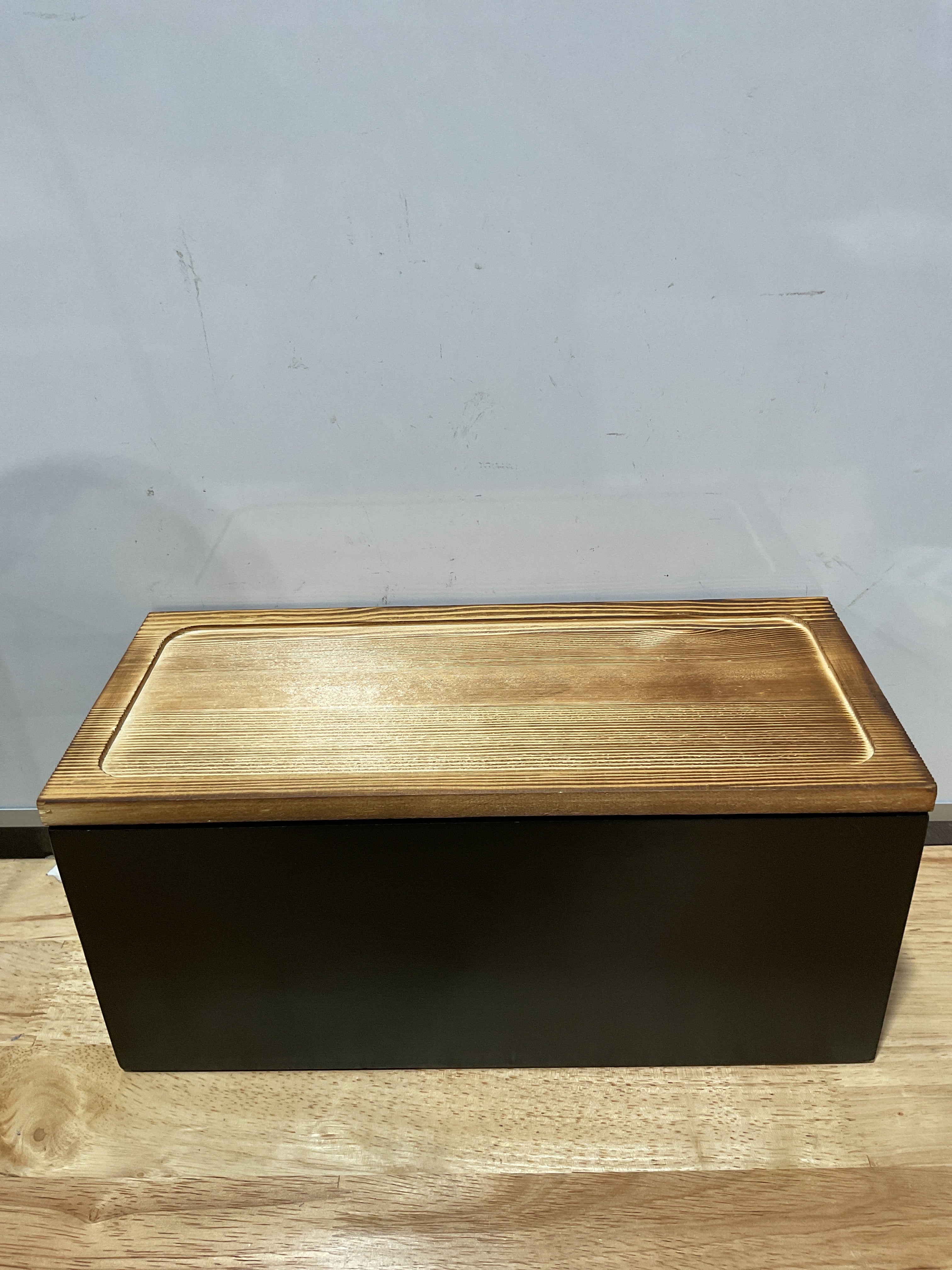 Caja Organizadora de Cables de Madera – 2 Ranuras | Organizador para Escritorio y Reseña de Poder | Negro