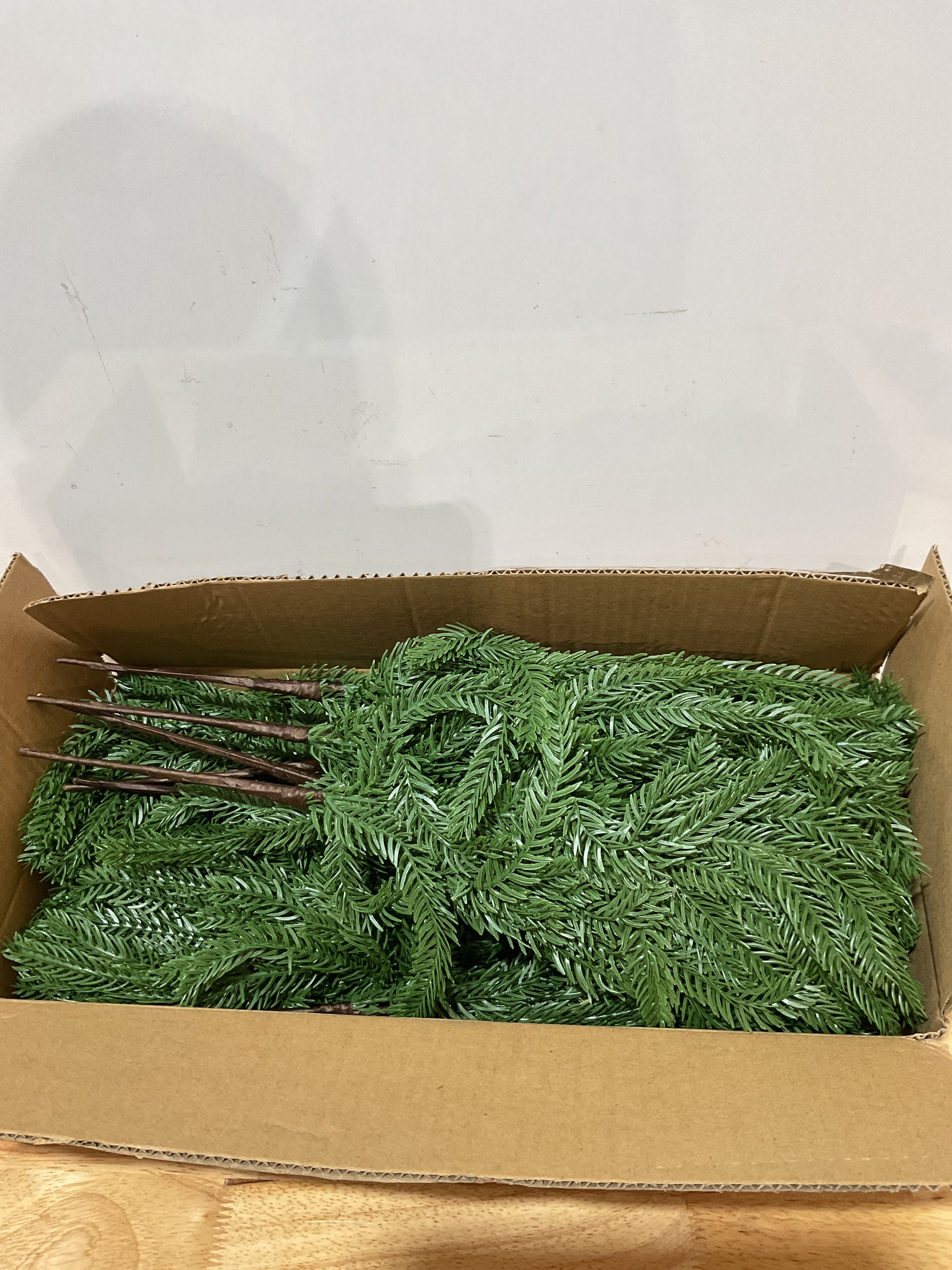 Ramas Artificiales de Pino Norfolk Rowfad - Set de 12 Piezas para Decoración Navideña