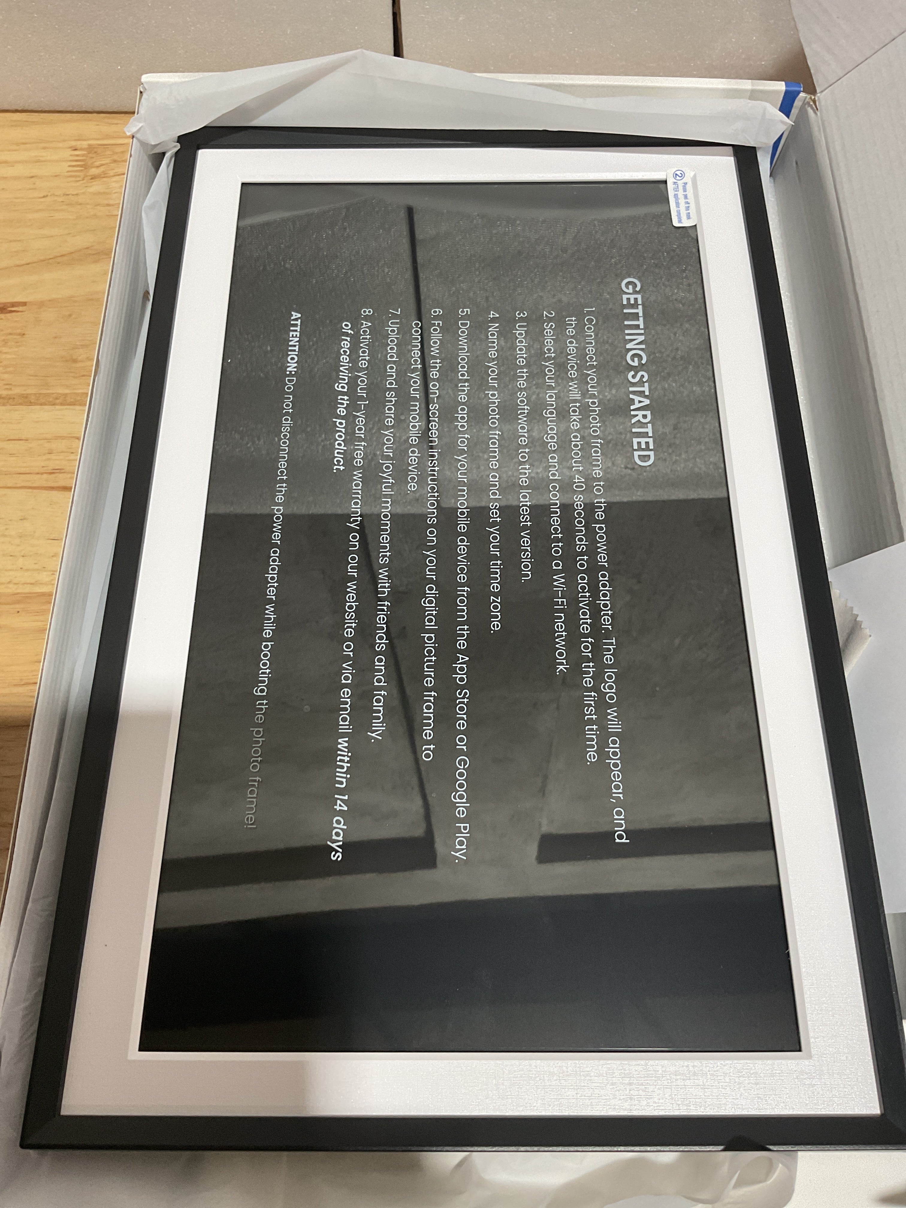 Marco Digital Euphro 15.6" Pantalla IPS Touch 1080p – 32GB, WiFi, Comparte Fotos y Videos desde App Gratis