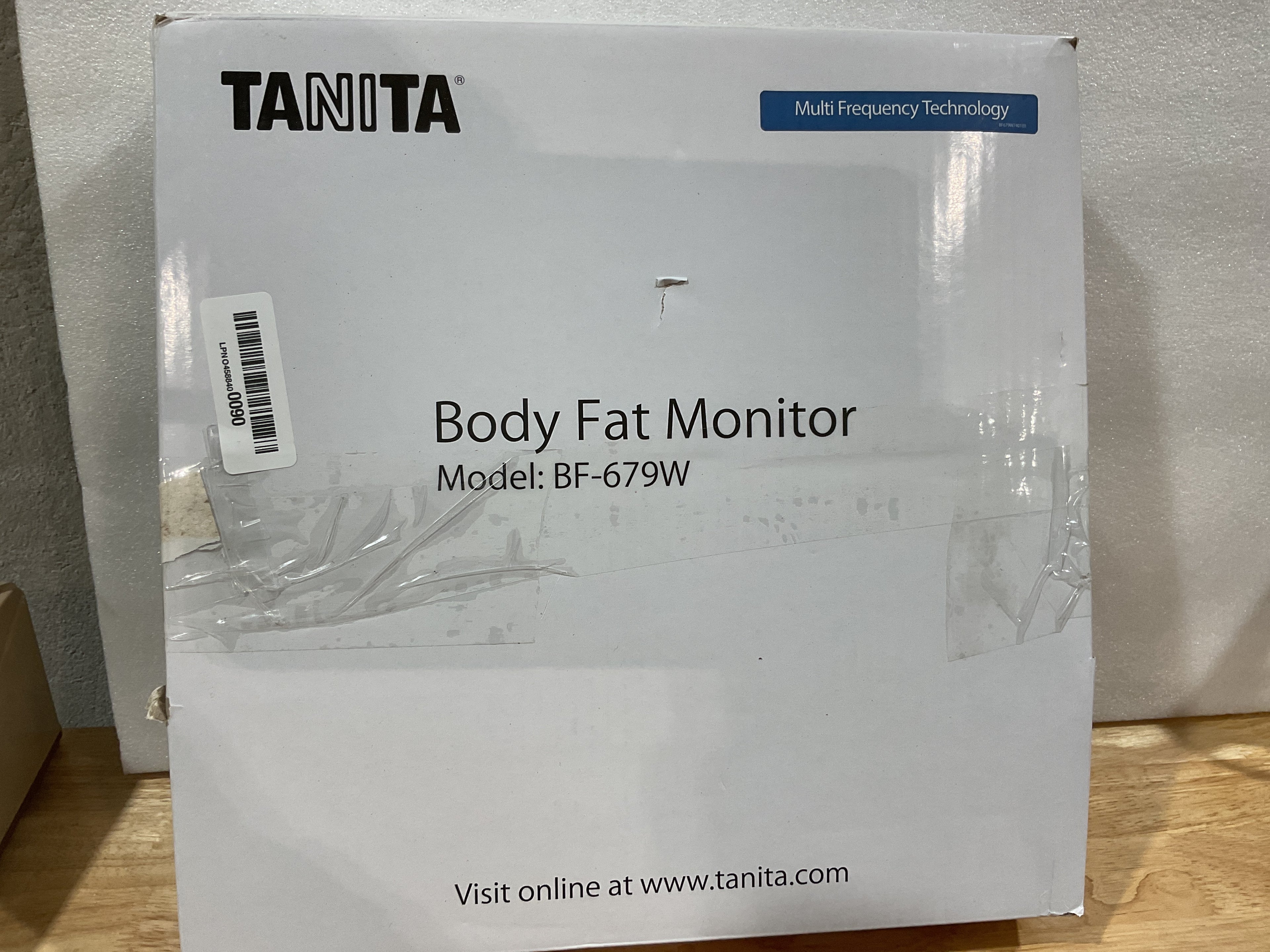 Báscula digital multifrecuencia Tanita BF-679W para medir grasa y agua corporal - Báscula inteligente para baño - Monitor de composición corporal con tecnología japonesa - Capacidad de 300 lb - Memoria para 2 usuarios 
