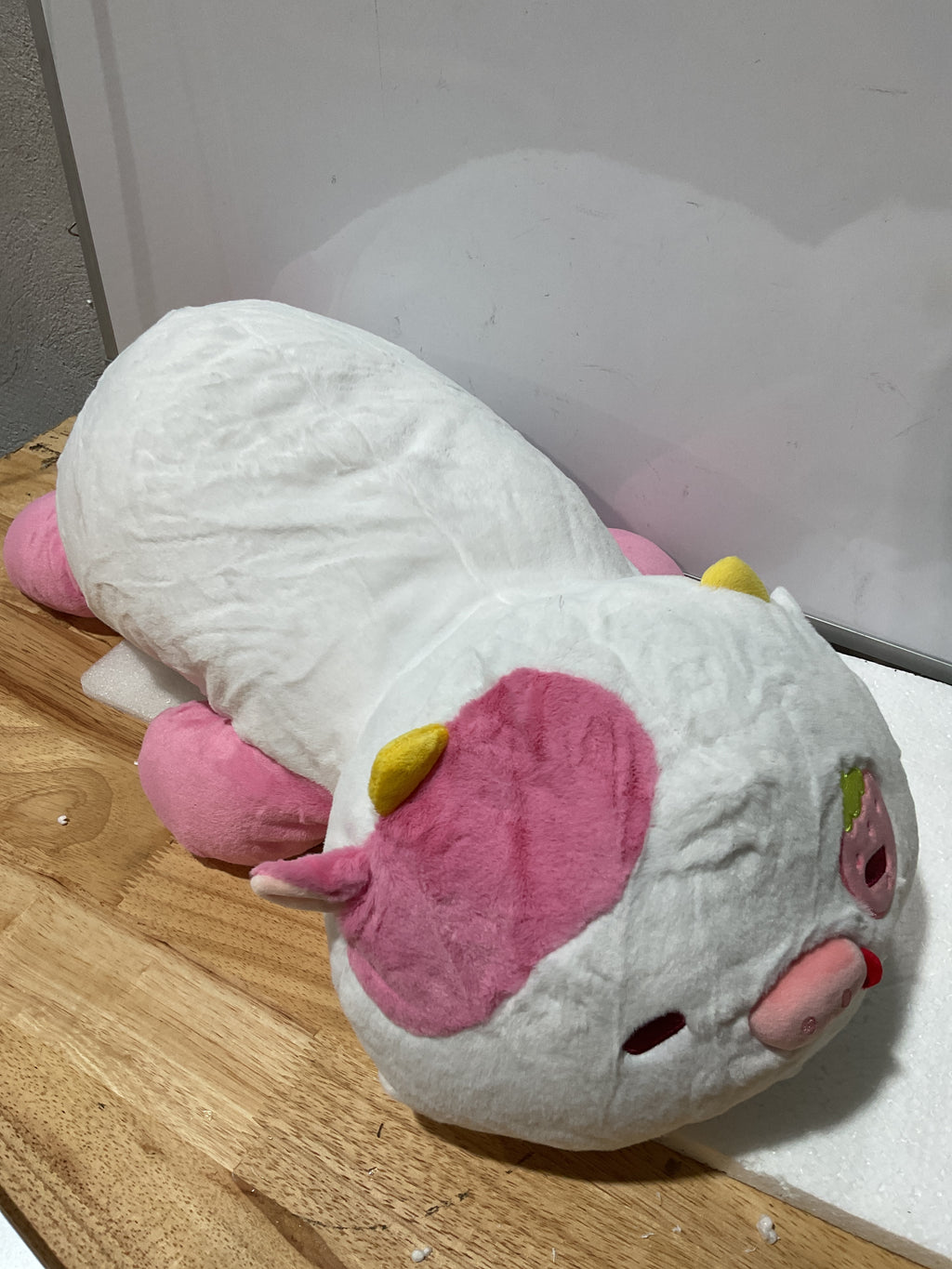 Peluche con Peso Vaca Fresa 23" – Almoháda Suave de 4 lbs, Regalo para Niñas y Adultos