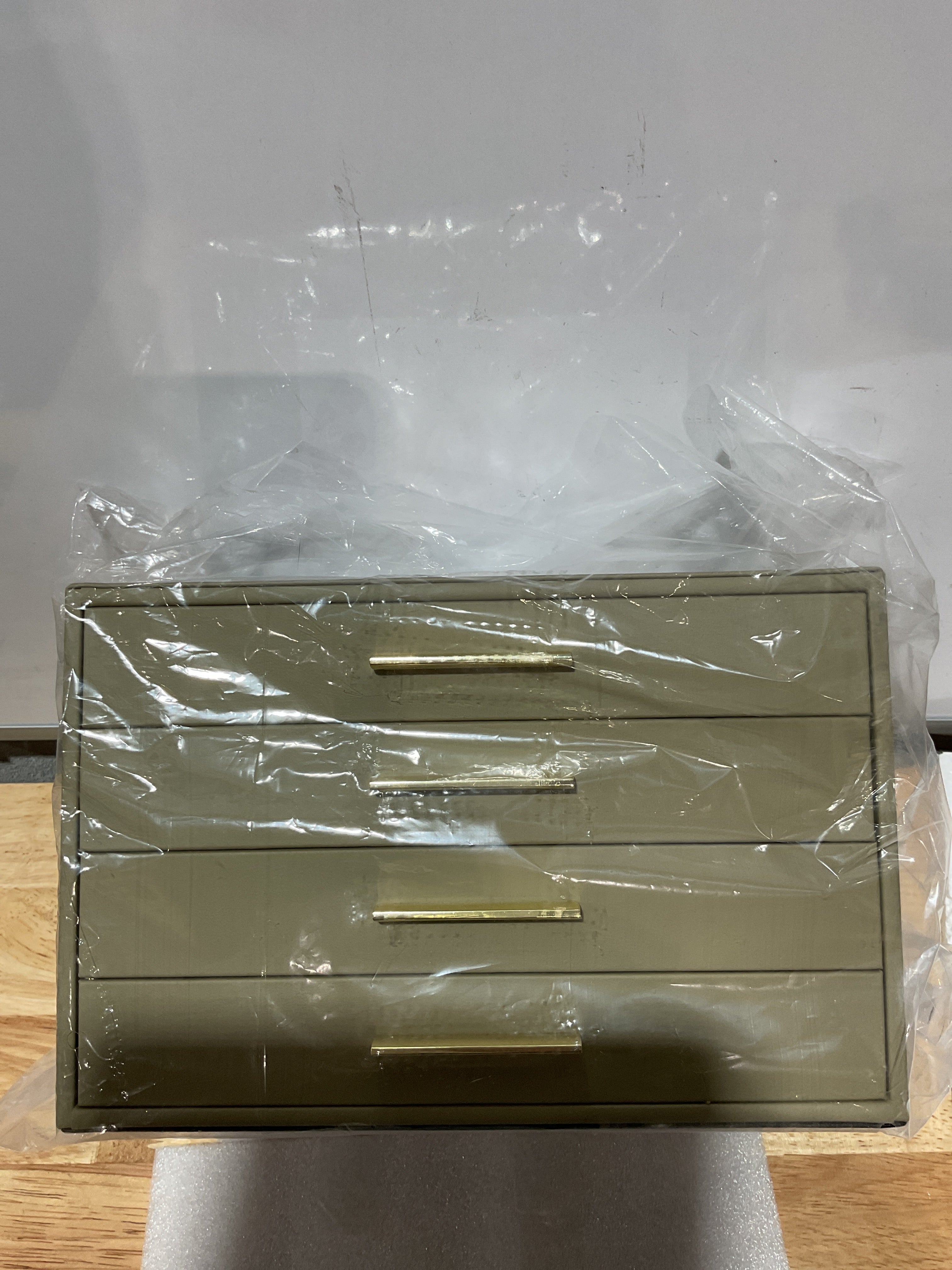 Caja Organizadora de Joyería 4 Capas con Ventana de Vidrio – Cuero Verde Oliva y Terciopelo Crema