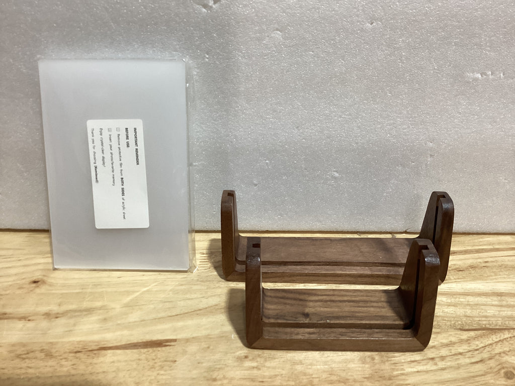 Portarretratos de 4 x 6 pulgadas, marcos de fotos de madera rústica sólida con base de madera de nogal y cubiertas de vidrio acrílico de alta definición - para exhibición sobre la mesa