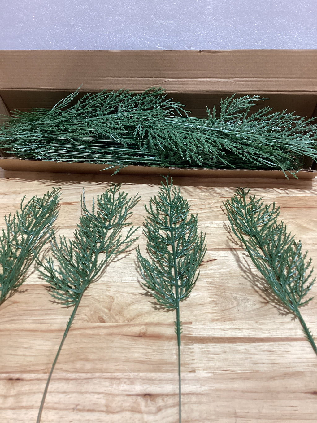 Hananona Ramas de Pino Artificiales, Tallos de Cedro Sintético de Navidad, Ramas de Cedro Sintético Artificiales, Selecciones de Pino de Vegetación Falsa de Navidad para Corona Artesanía