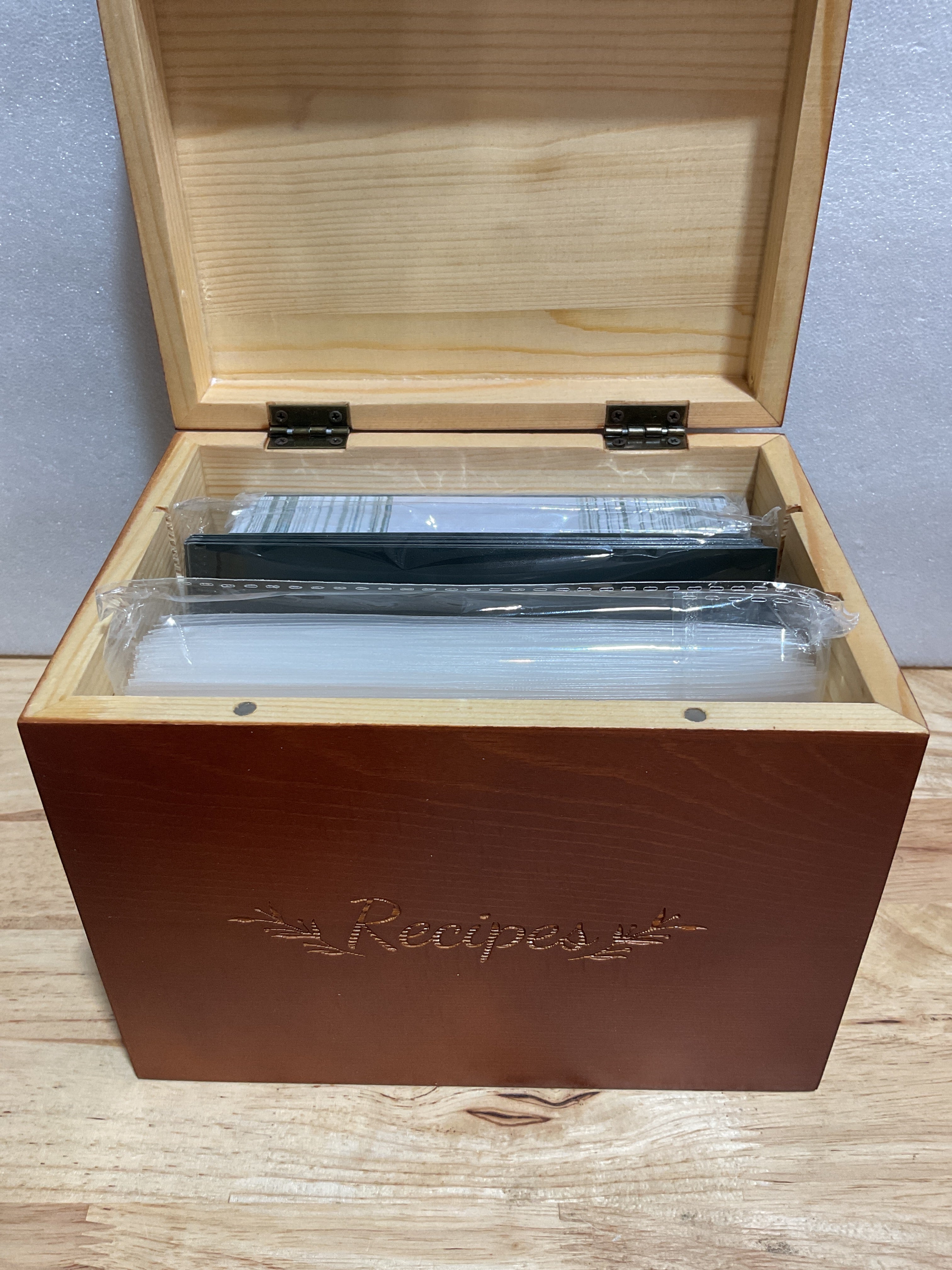 Caja Organizadora de Recetas de Madera Vintage Pine – Set Completo con 100 Tarjetas 4x6