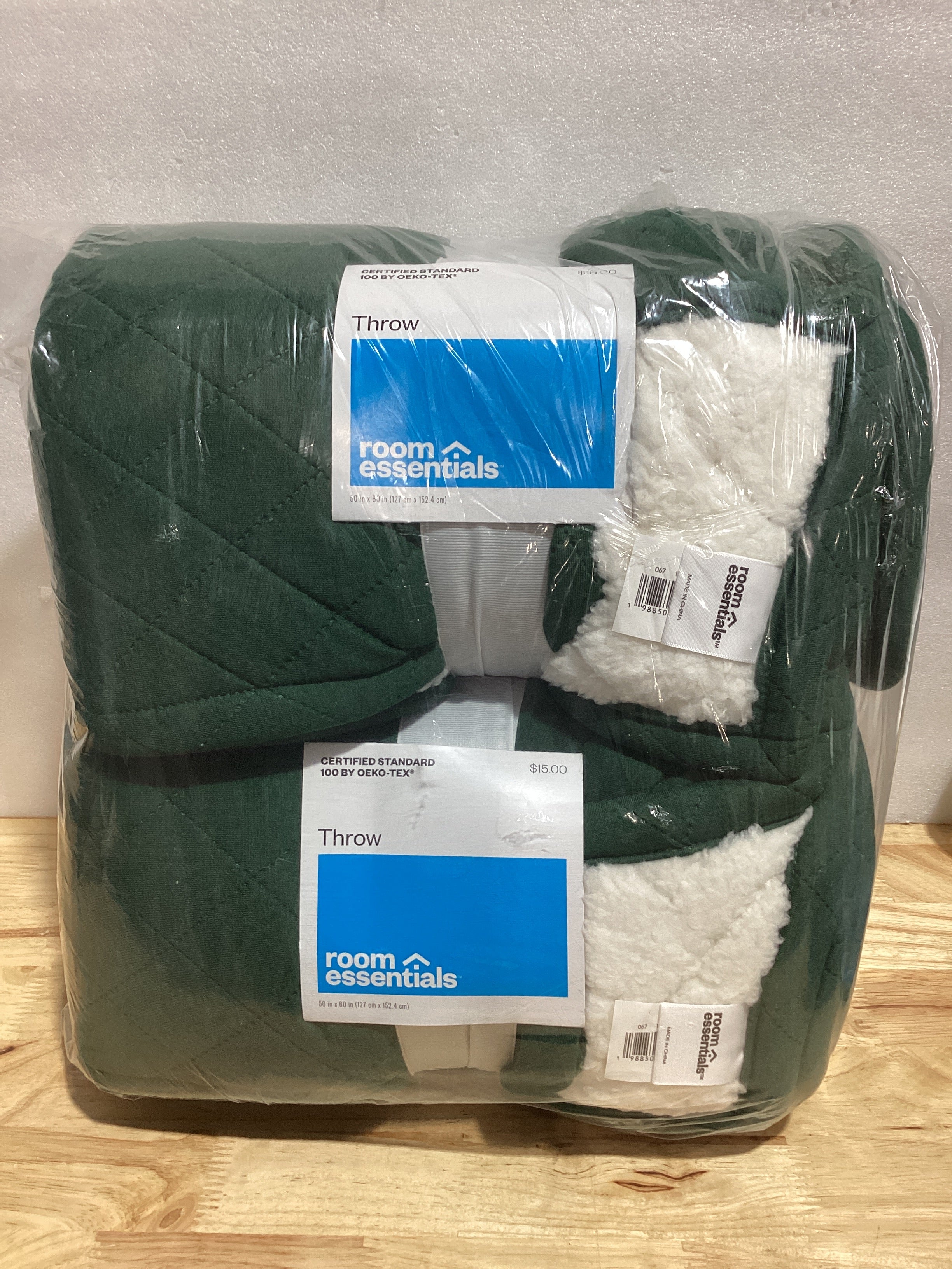 Manta Decorativa Room Essentials – Throw Verde 50" x 60", Suave y Acogedora