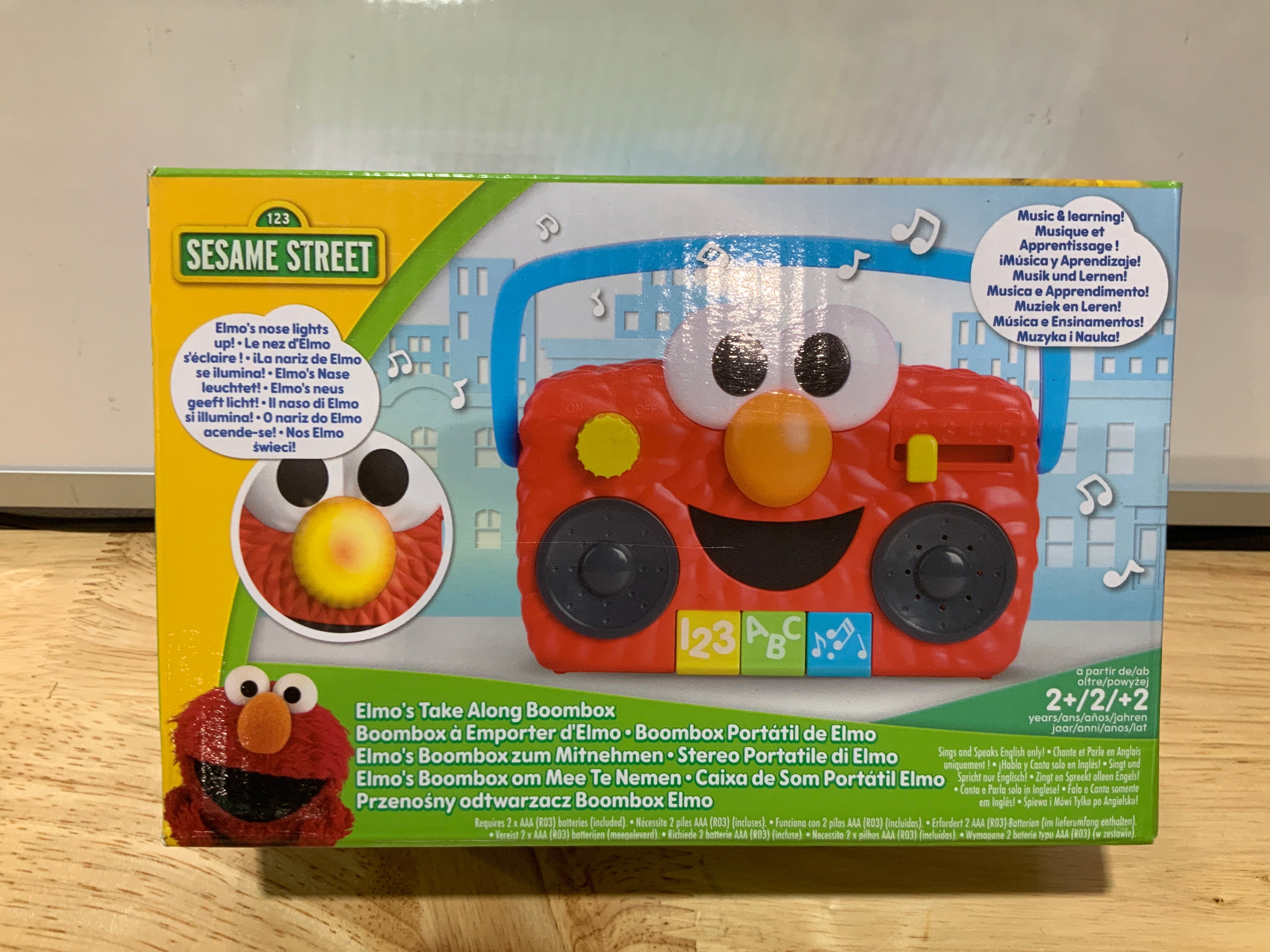 Sesame Street Just Play - Boombox con luces y sonidos, juguete interactivo de 5.5 pulgadas, aprendizaje y educación, juguetes para niños de 2 años en adelante