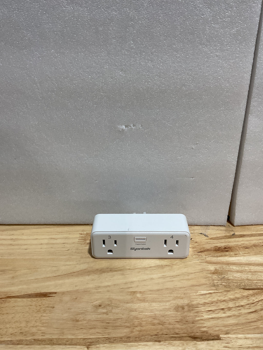 Tomacorriente con Control Remoto Syantek – 2 Enchufes Independientes, Alcance 100FT, Certificado FCC