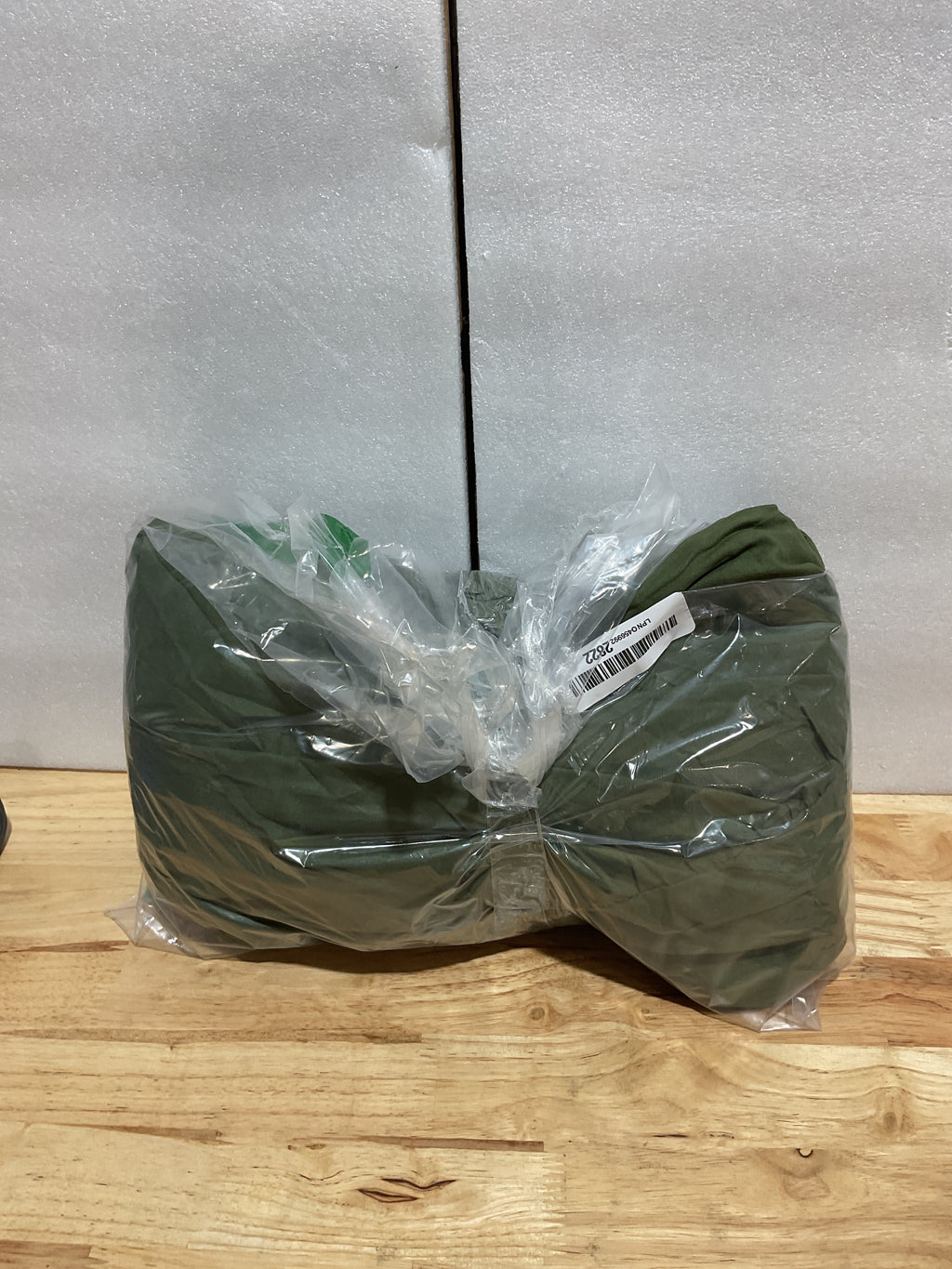 Faldón de cama tamaño queen con volantes y esquinas divididas, 45 cm de caída, con plataforma, color verde, tamaño queen - 45 cm de caída 