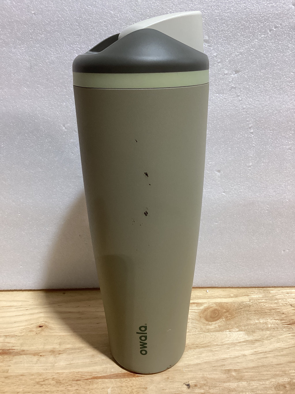 ⚠️ RASPADURAS — VER FOTOS PARA MÁS DETALLES | Termo Owala FreeSip 40oz — Acero Inoxidable, Pitillo Integrado, Asa Lateral, Sin BPA, Off Road