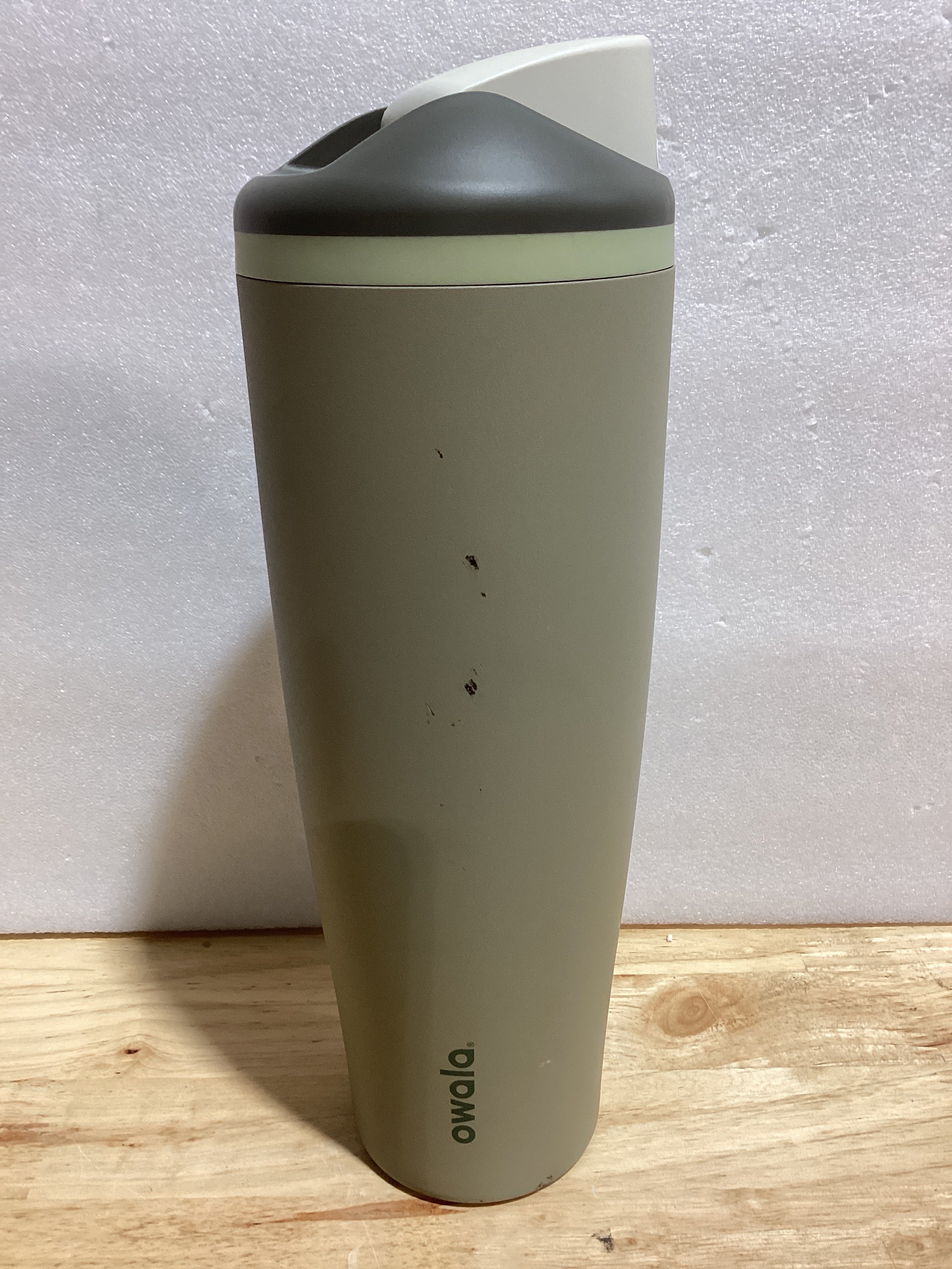 ⚠️ RASPADURAS — VER FOTOS PARA MÁS DETALLES | Termo Owala FreeSip 40oz — Acero Inoxidable, Pitillo Integrado, Asa Lateral, Sin BPA, Off Road