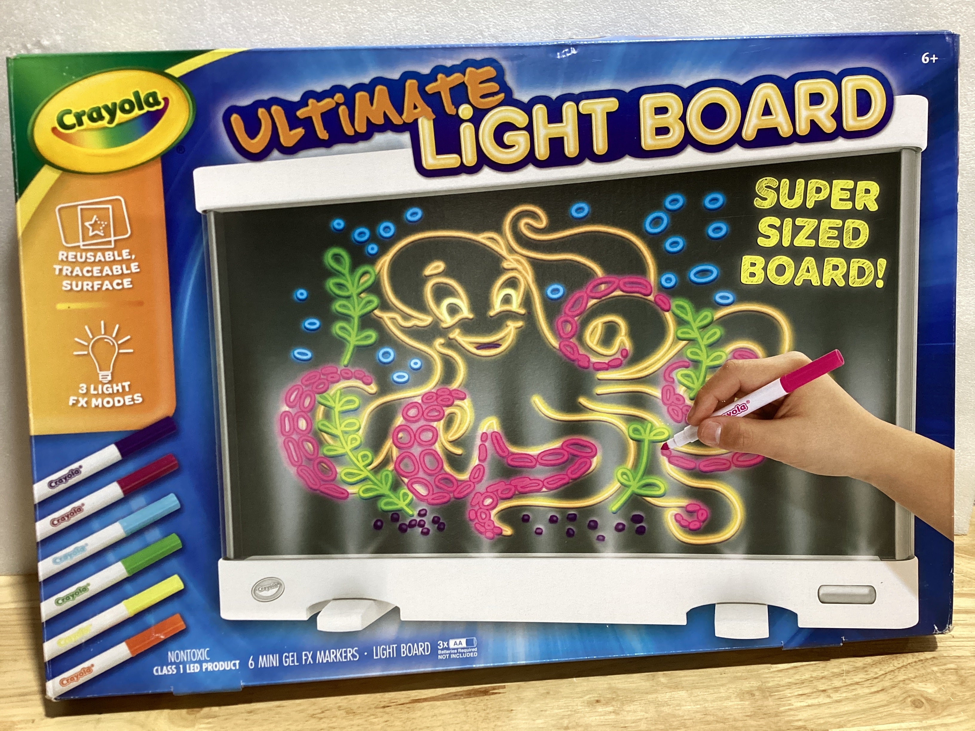 NOTA IMPORTANTE: PRESENTA USO, LE FALTA UN LAPIZ, NO AFECTA SU FUNCIONAMIENTO — Tableta de Dibujo LED Crayola Ultimate Light Board