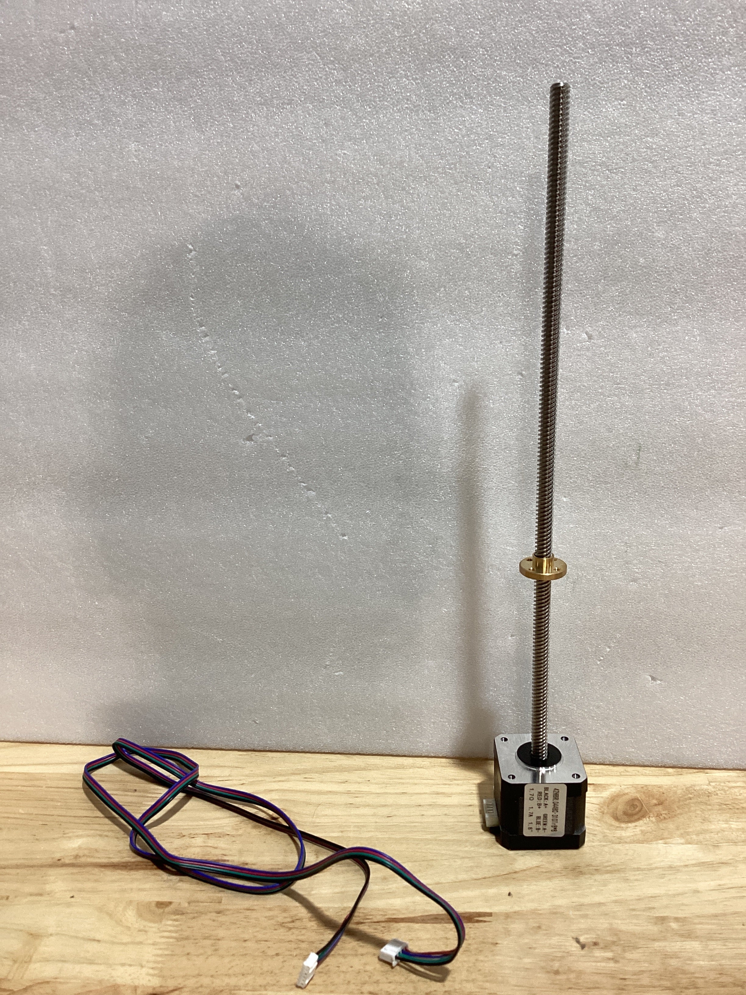 Motor Paso a Paso Nema 17 con Husillo T8 BESJMYT – 310mm, Tuerca de Latón, 0.4Nm, Bipolar 2 Fases 4 Cables para CNC e Impresora 3D