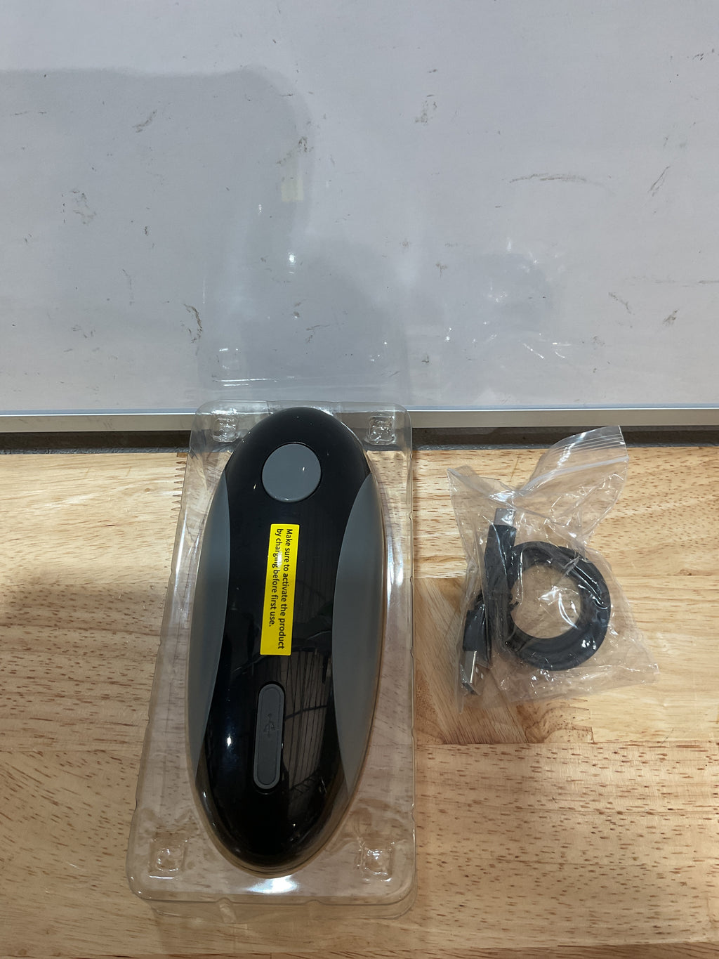 Abridor de latas eléctrico, abrelatas eléctrico recargable se adapta a la mayoría de tamaños de latas con borde liso, cargador rápido USB-C, abrelatas automático de un toque para personas