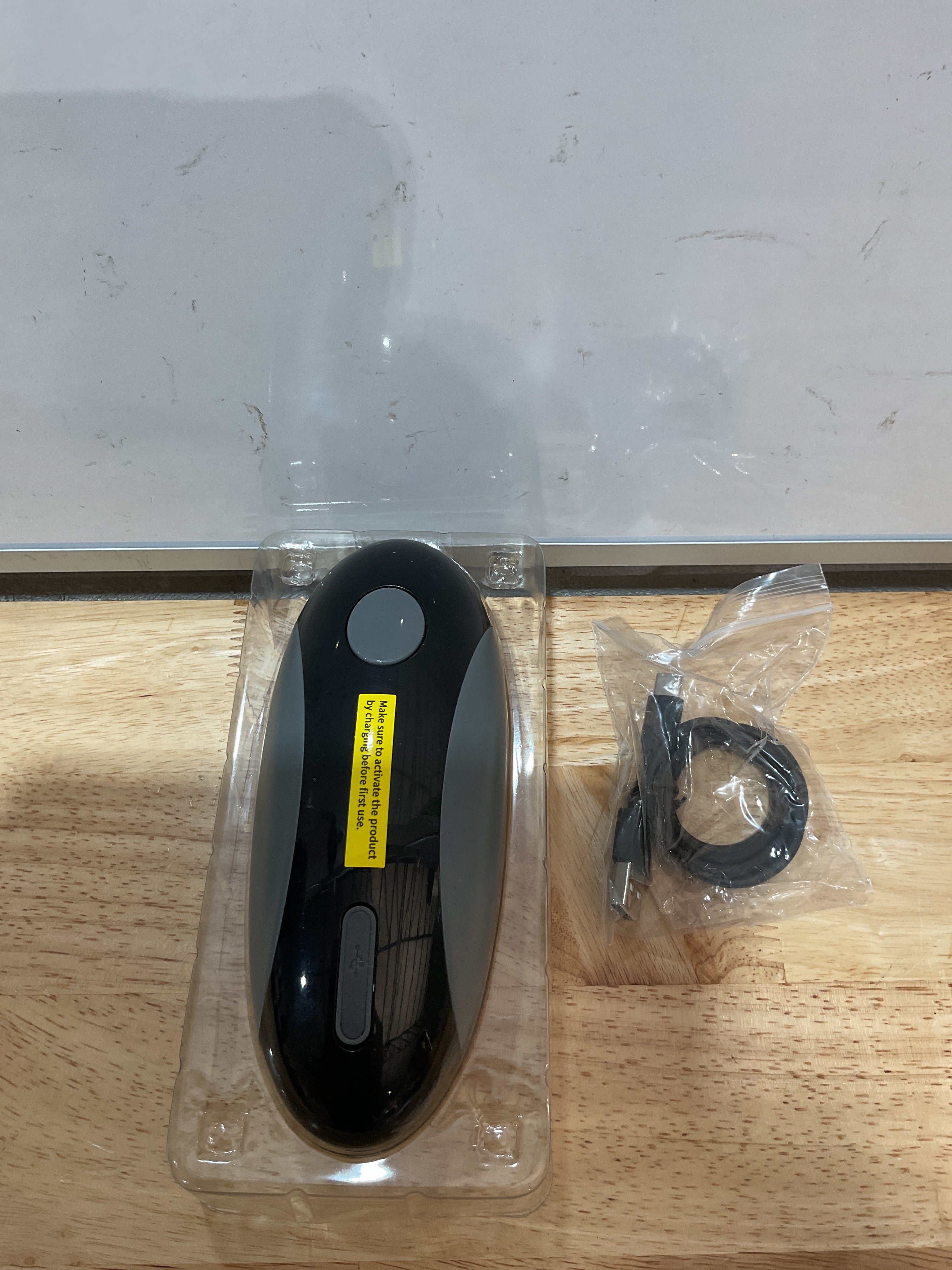 Abridor de latas eléctrico, abrelatas eléctrico recargable se adapta a la mayoría de tamaños de latas con borde liso, cargador rápido USB-C, abrelatas automático de un toque para personas