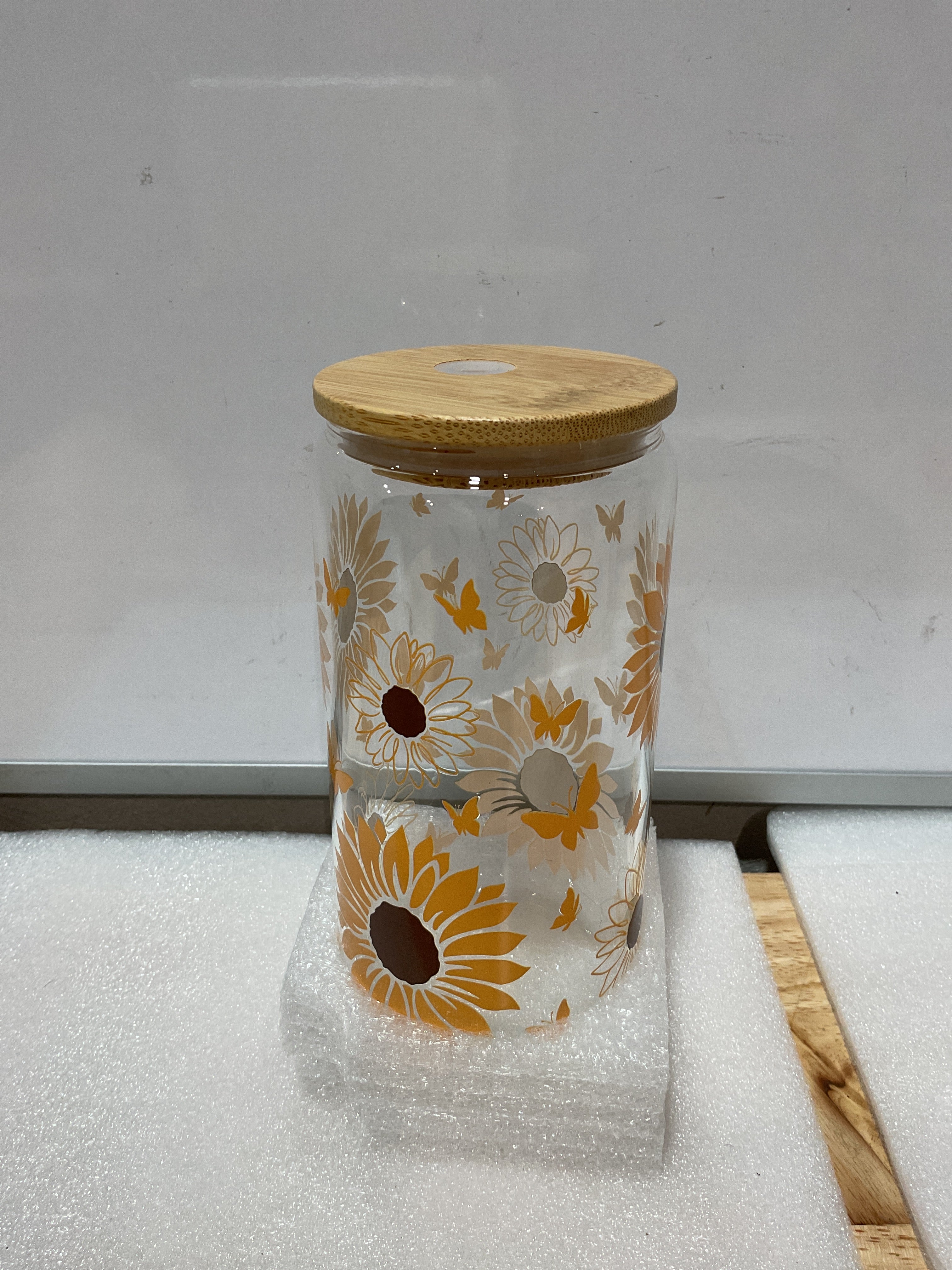 Vasos de café helado de girasol con tapas de bambú y popote de vidrio, vasos de vidrio en forma de lata de cerveza, regalos de sol de girasol para mujeres, lindo vaso para artículos
