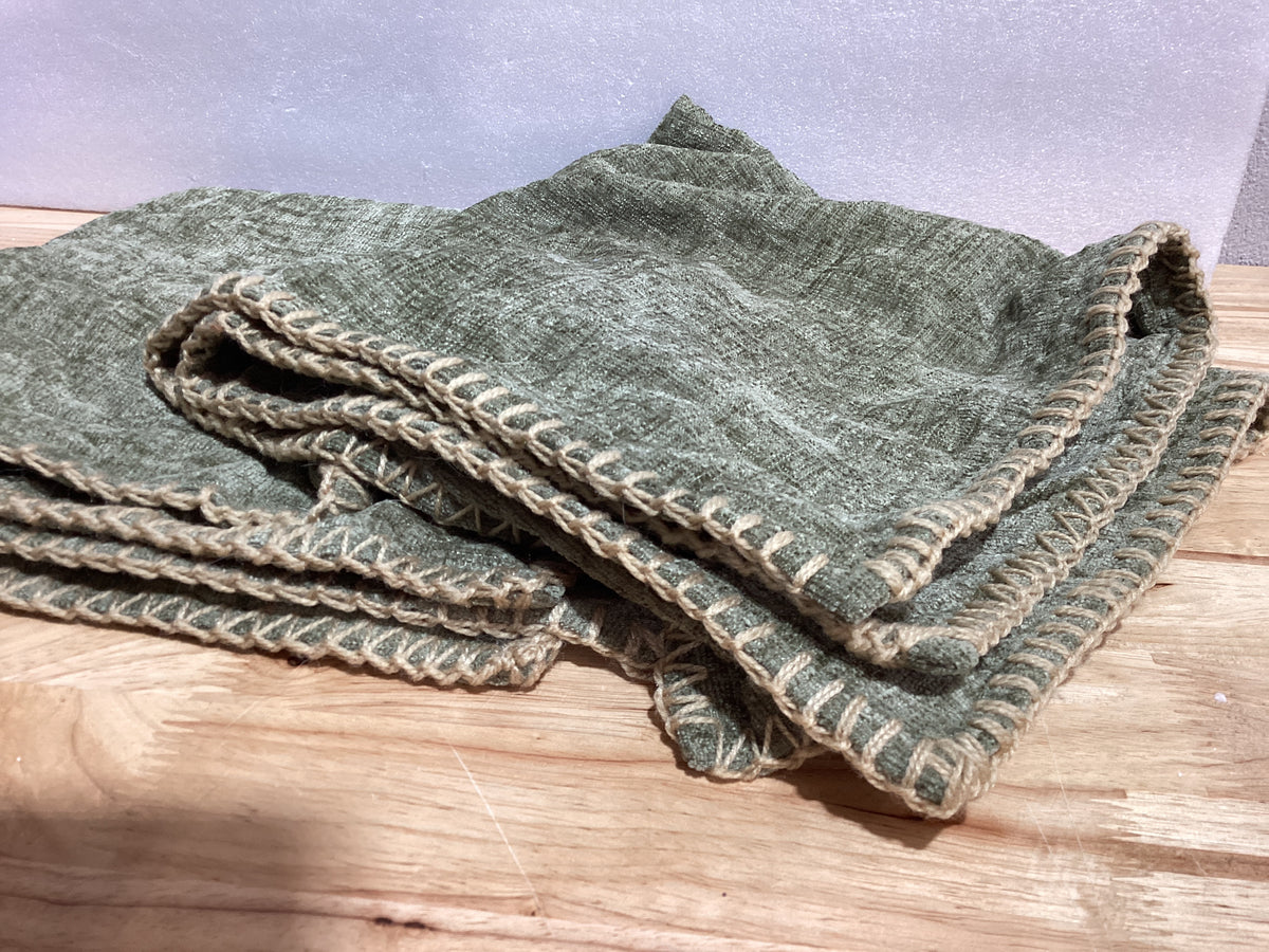 MIULEE - Paquete de 2 fundas decorativas con borde cosido para cojín y almohada, de felpilla suave teñida, unicolor, rústicas, para sofá, cama y sala, navideñas, verde musgo, 18 x 18 pulgadas