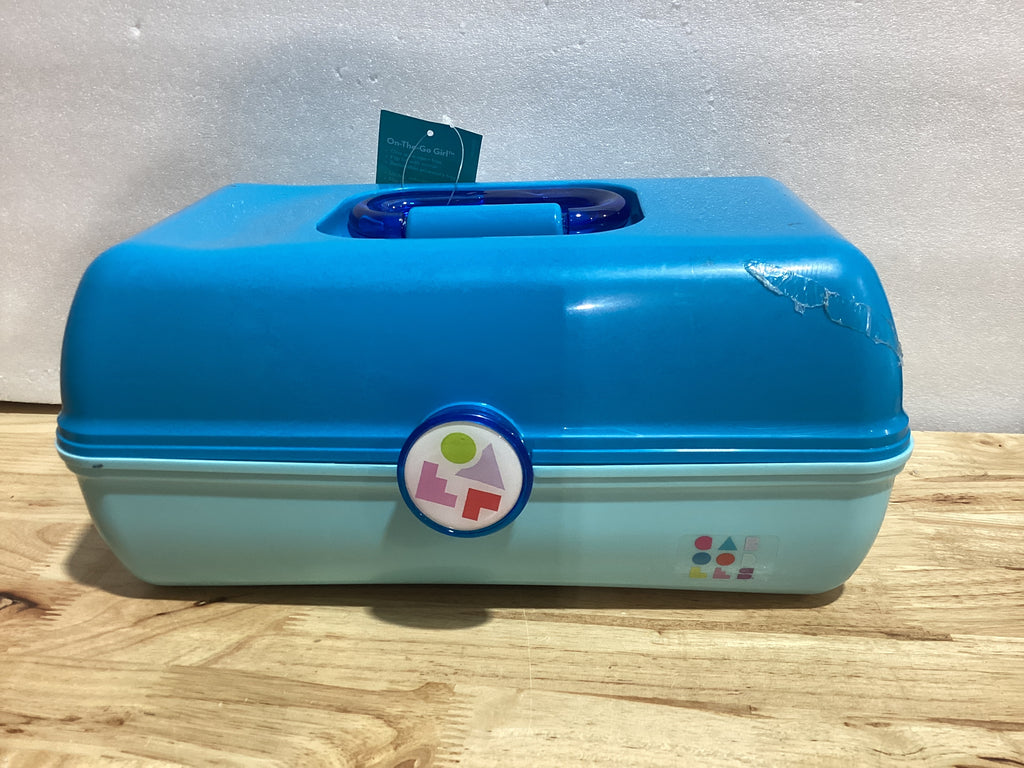 ⚠️ PRESENTA MANCHAS DE GOMA (SE PUEDEN QUITAR, NO AFECTA FUNCIONAMIENTO) — Organizador de Maquillaje Caboodles On-the-Go Girl Color Turquesa