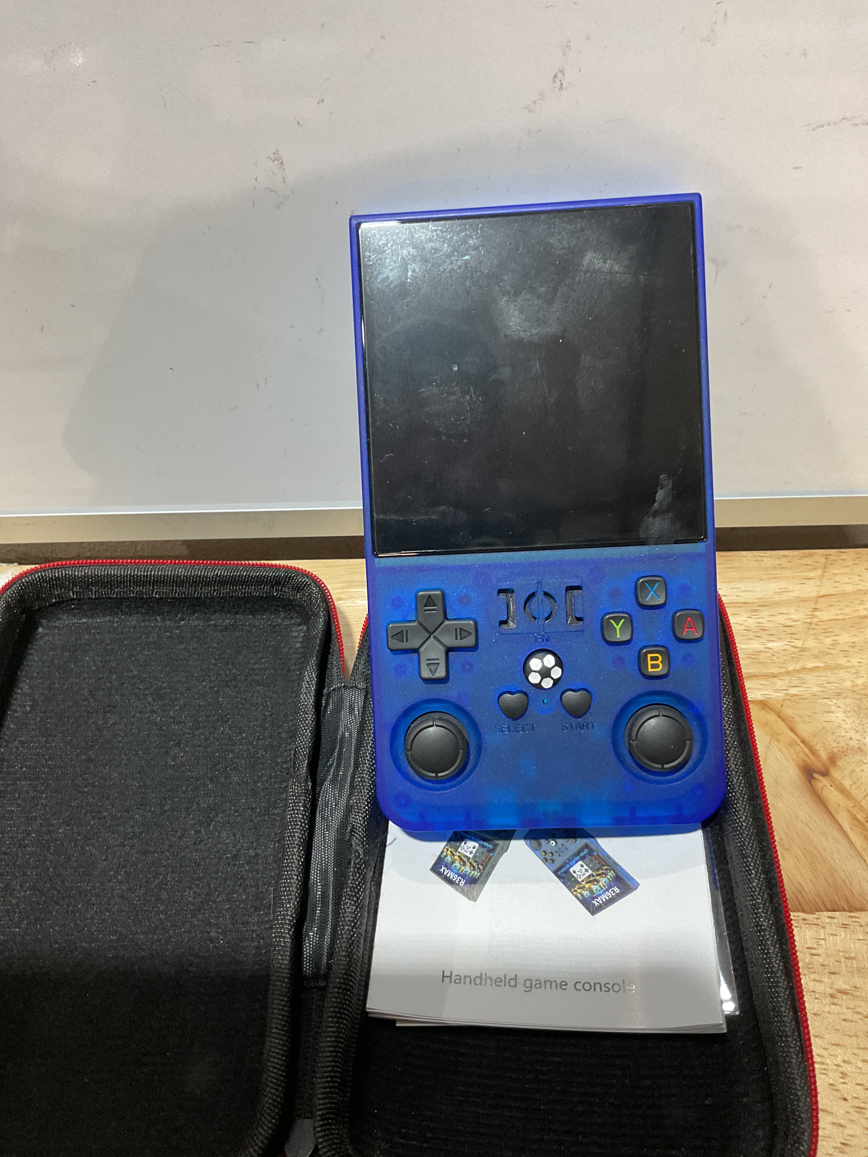 Consola Retro Portátil R36MAX | Pantalla IPS 4" | 64GB | Batería 4000mAh