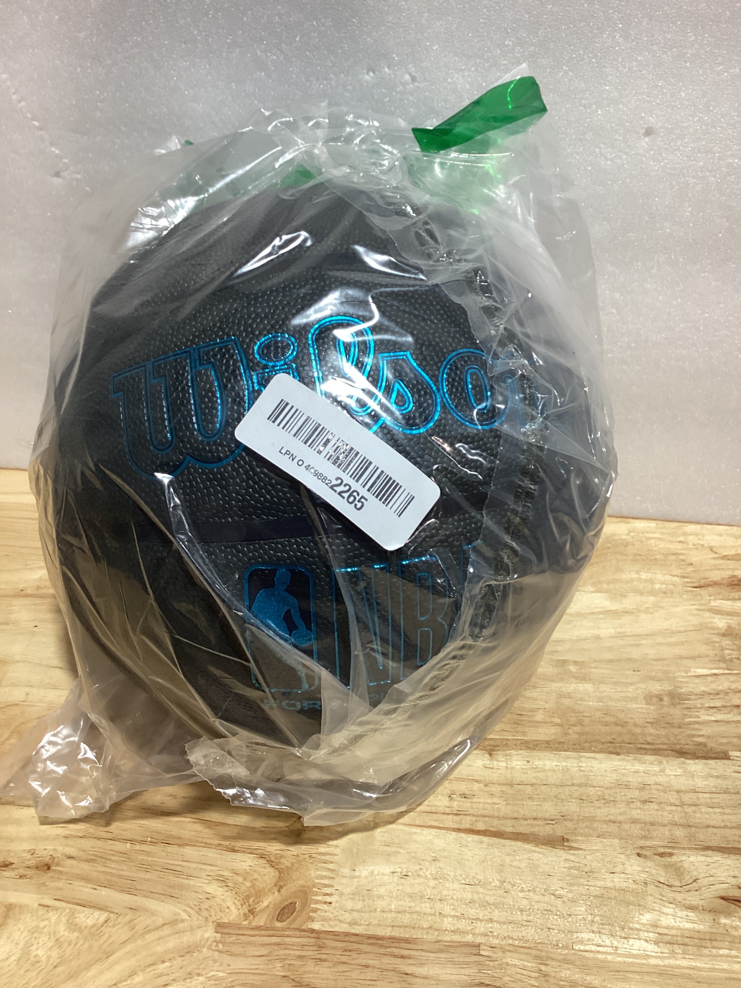 Balón de Baloncesto Wilson NBA Forge Plus – Talla 6 (28.5"), Interior y Exterior, Color Gris Carbón