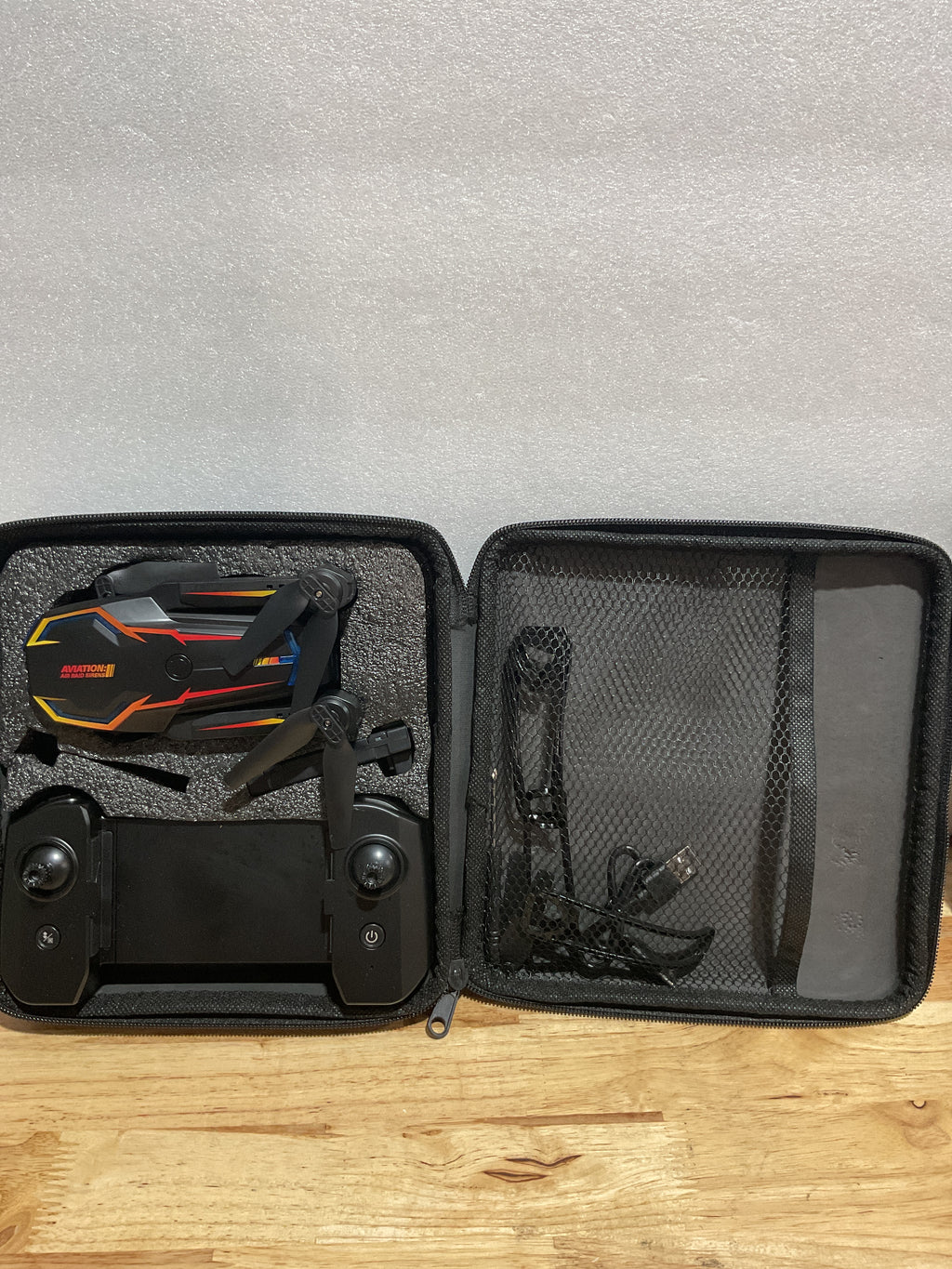 Drone FPV 2K con Cámara para Principiantes – Mantenimiento de Altitud, Arranque con Un Botón, 2 Baterías y Estuche de Transporte