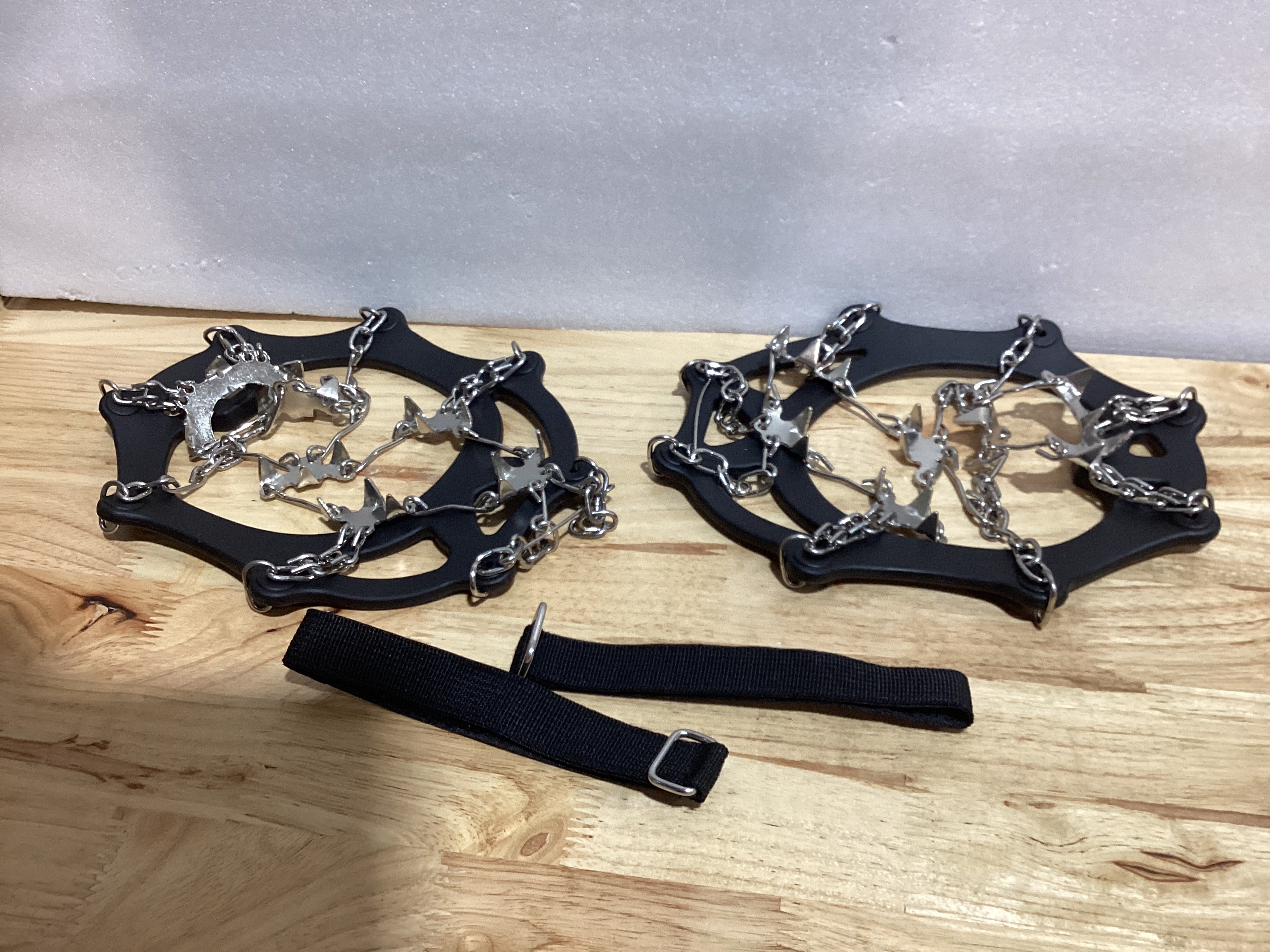 Crampones Antideslizantes 19 Picos Acero Inoxidable — Para Nieve y Hielo, Senderismo, Escalada y Pesca, Mujer y Hombre