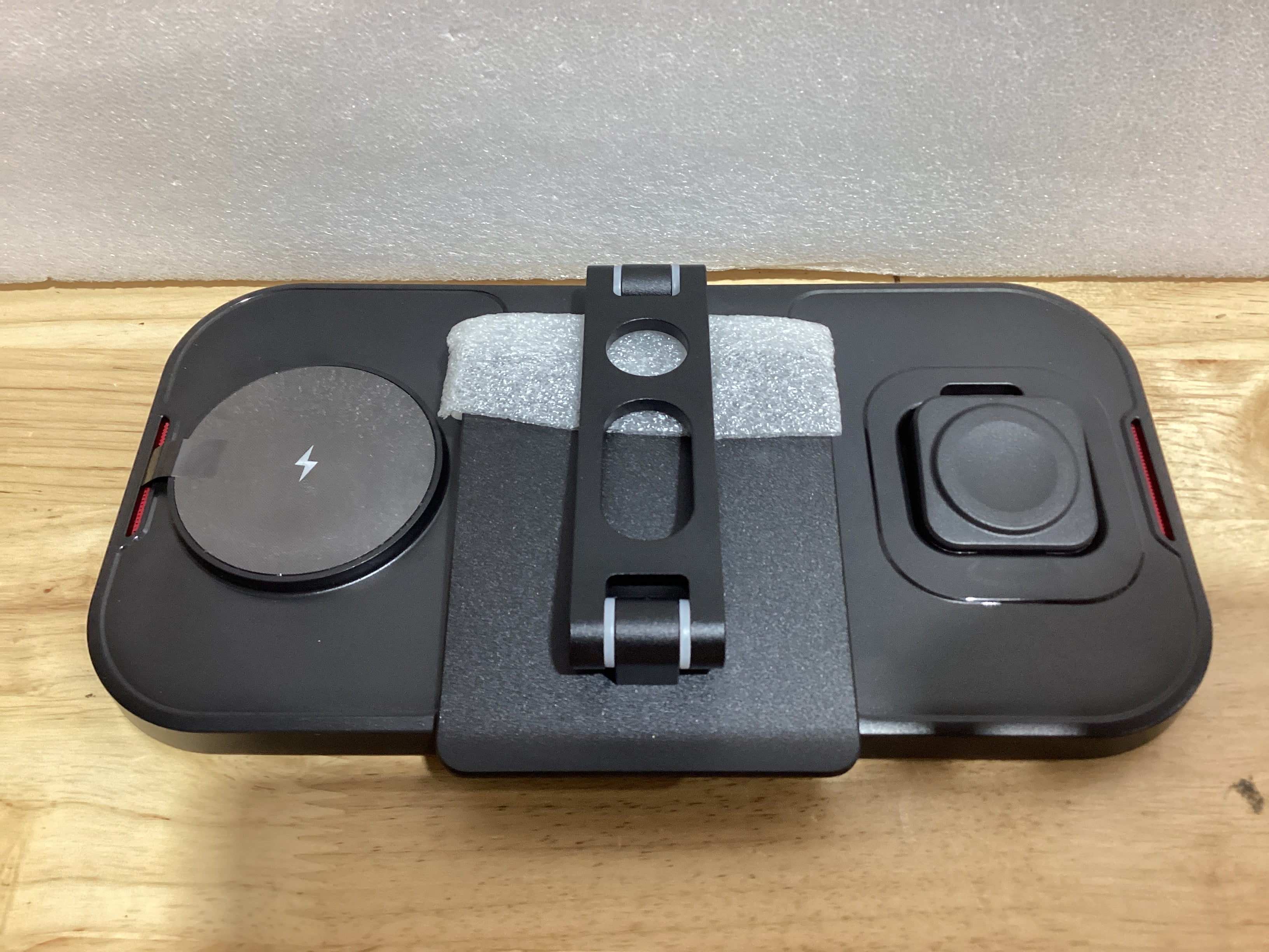 Cargador Inalámbrico 4 en 1 para Apple — iPhone 17/16/15, AirPods Pro 2, iPad y Apple Watch Series 10/9/8