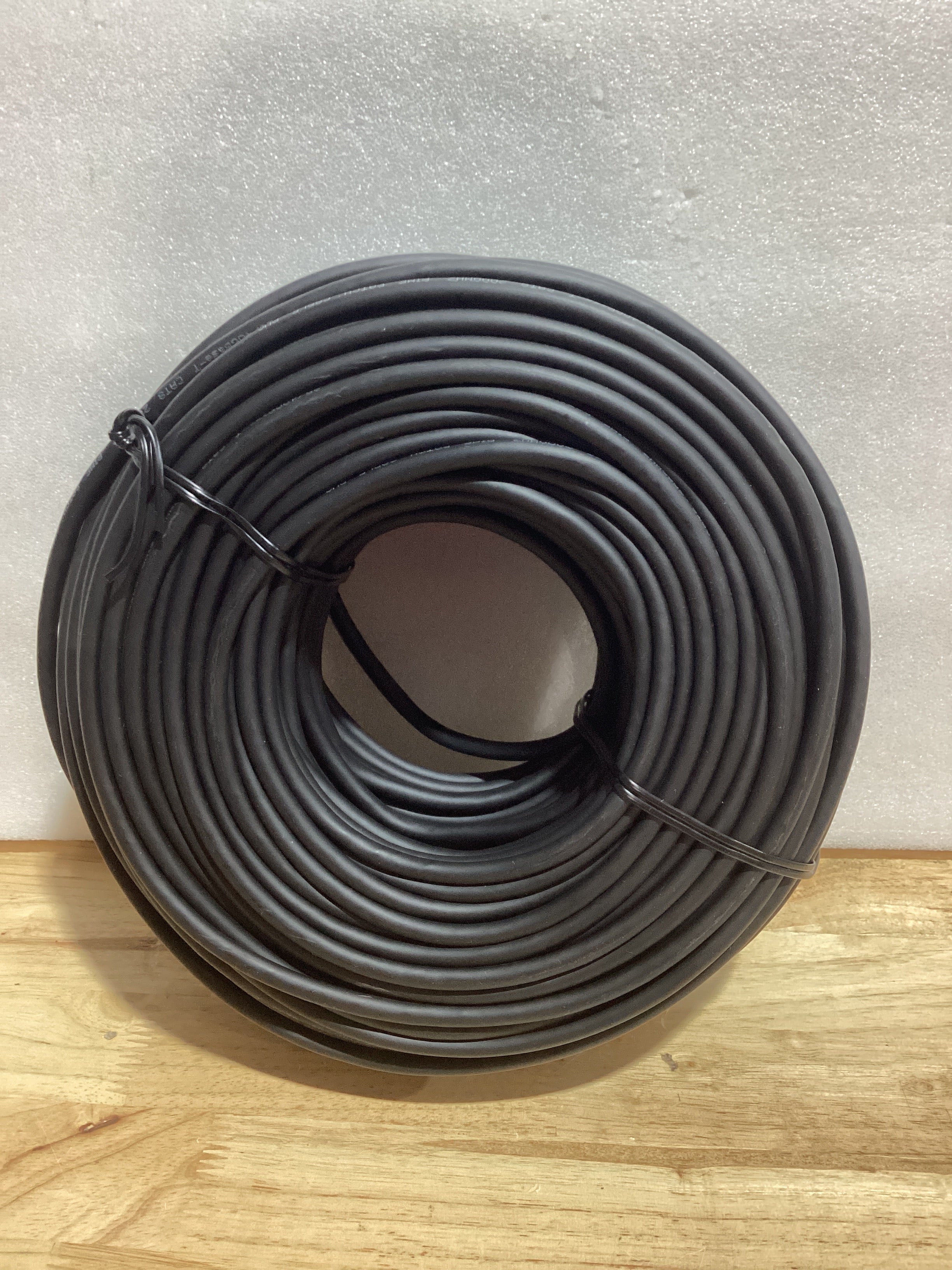 Cable Ethernet Cat8 250FT — 40Gbps, 2000MHz, Conector RJ45 Chapado en Oro, Interior y Exterior